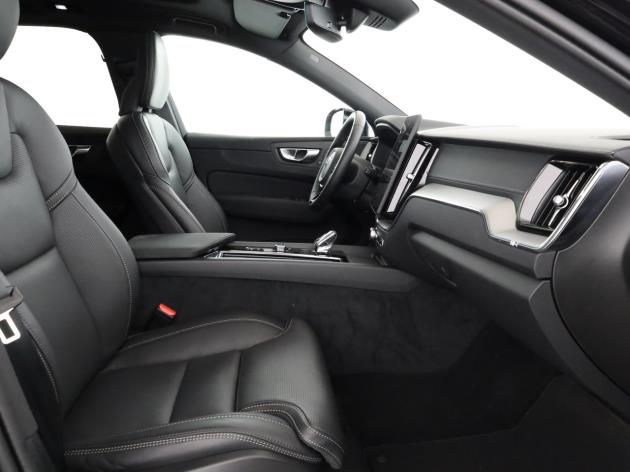 VOLVO XC60 2.0 T6 TE Black Edition eAWD-image-3