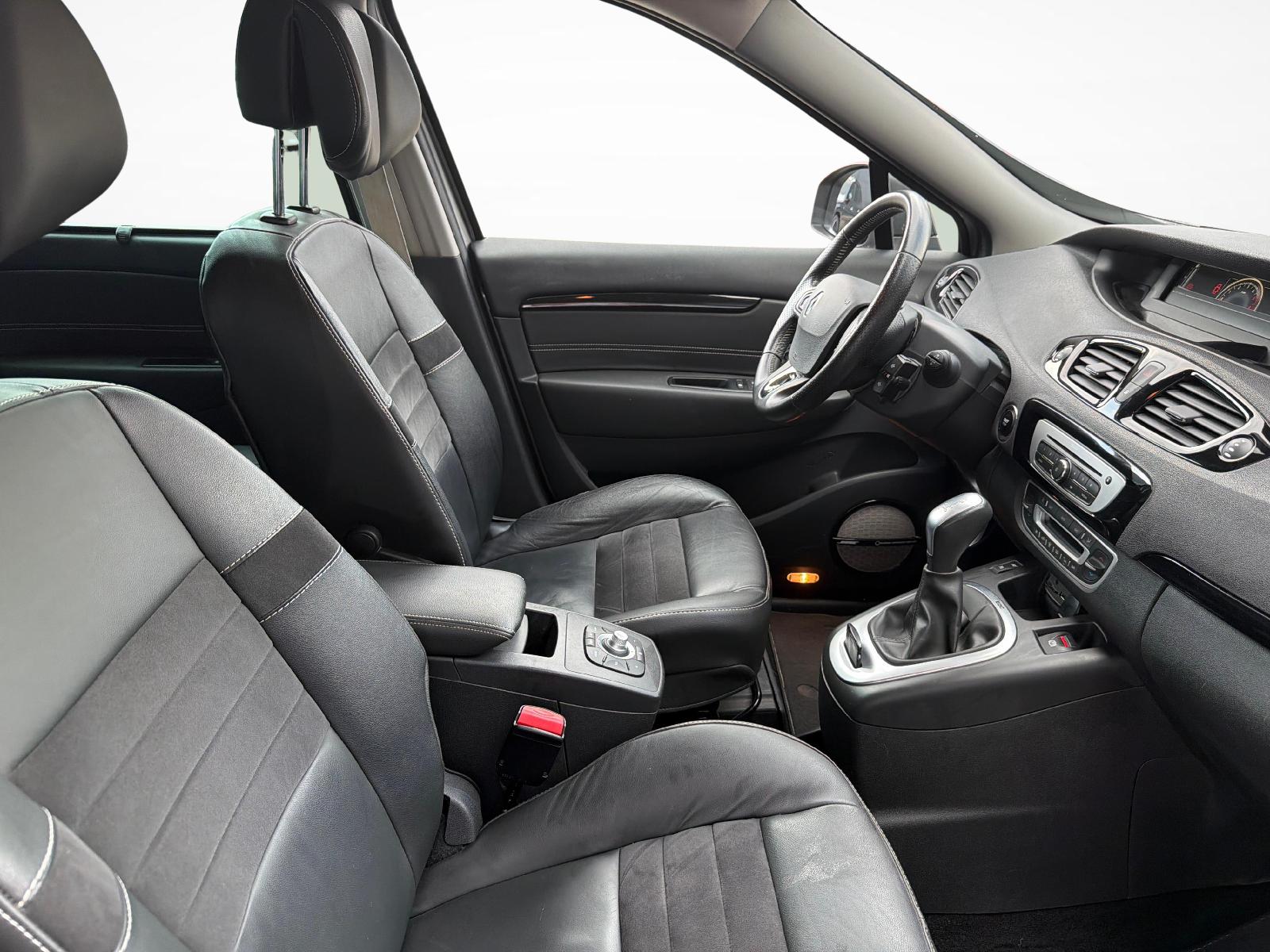 RENAULT Scénic 1.5 dCi Bose EDC-image-8