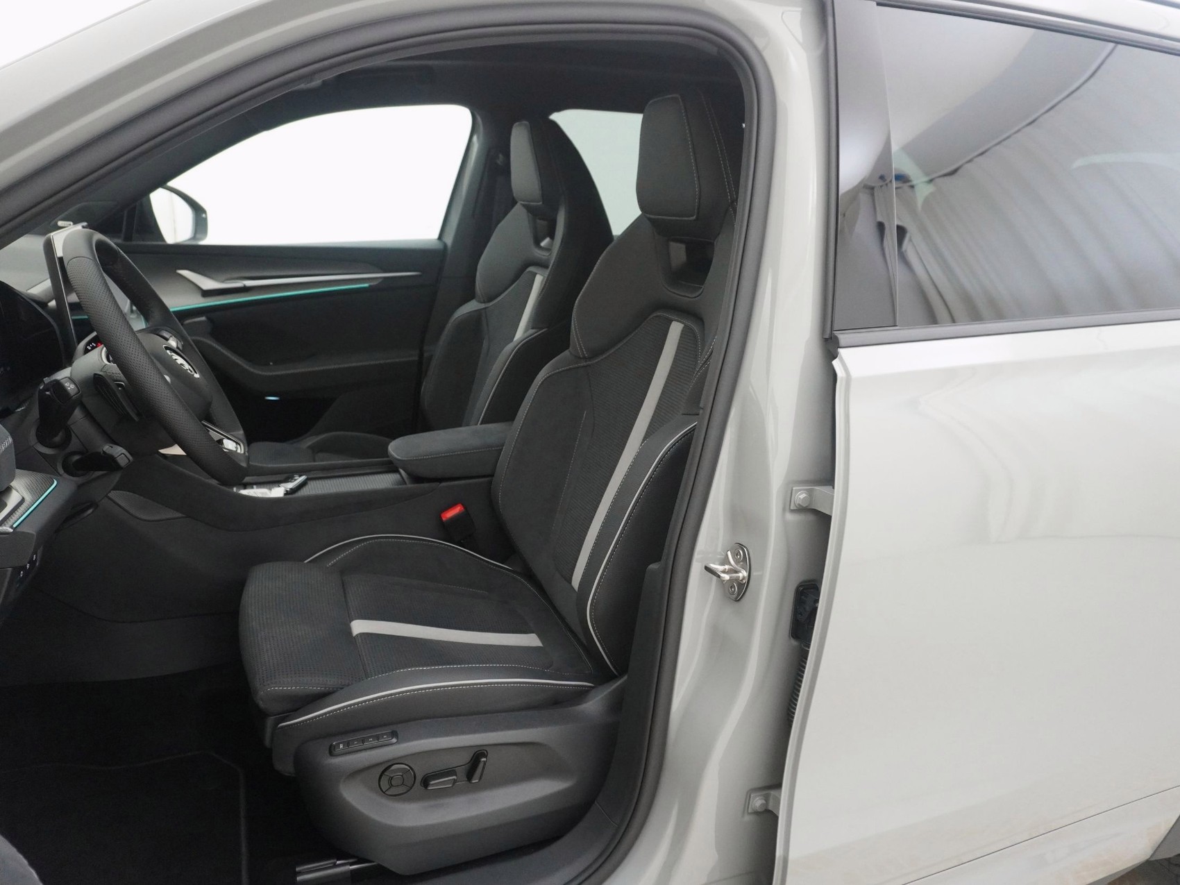 SKODA Kodiaq 2.0 TSI SportLine-image-12