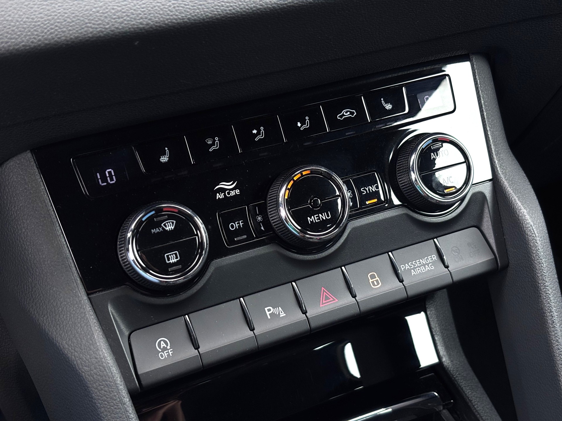 SKODA Karoq 2.0 TSI SportLine 4x4 DSG-image-14
