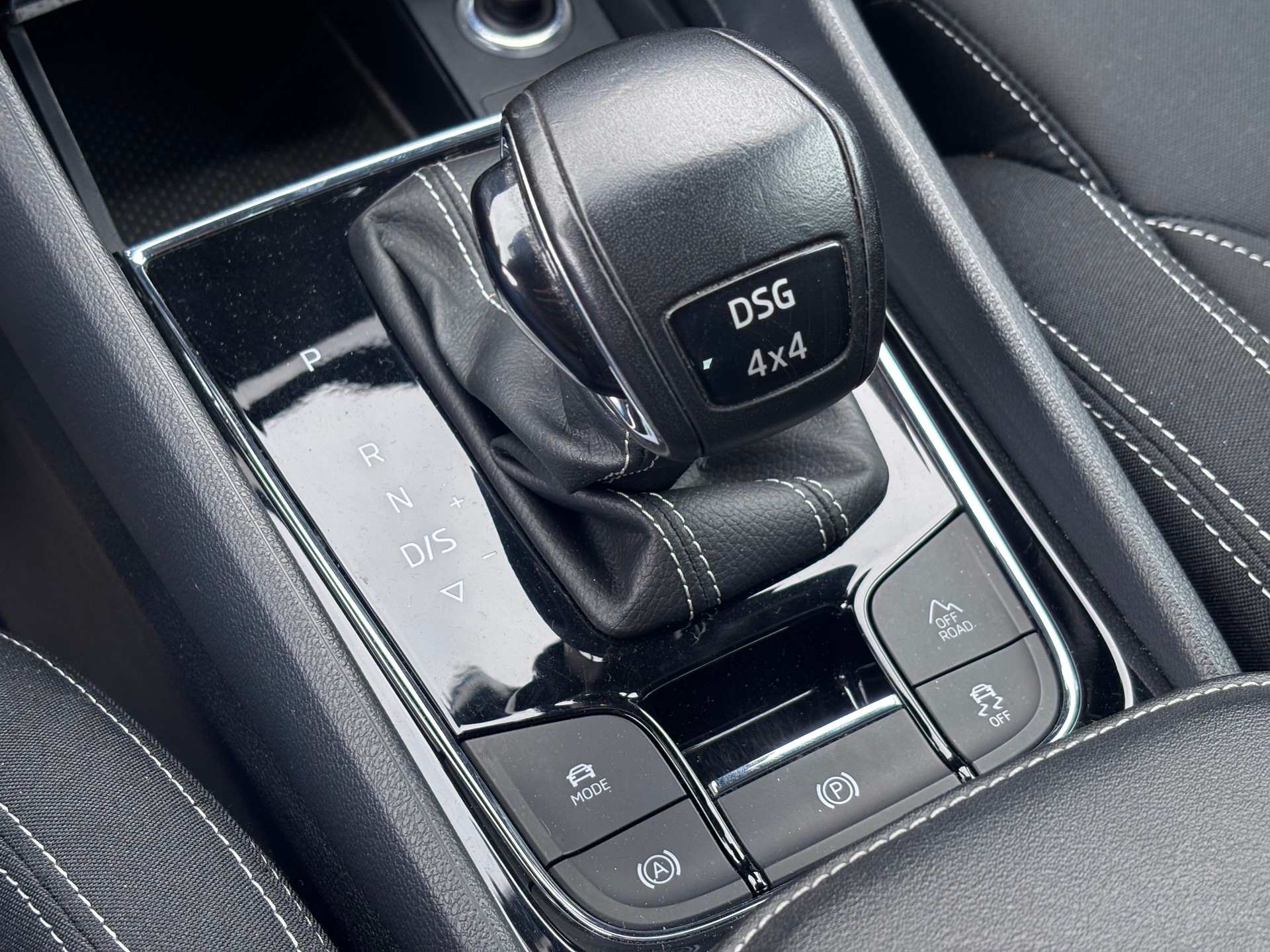 SKODA Karoq 2.0 TSI SportLine 4x4 DSG-image-15