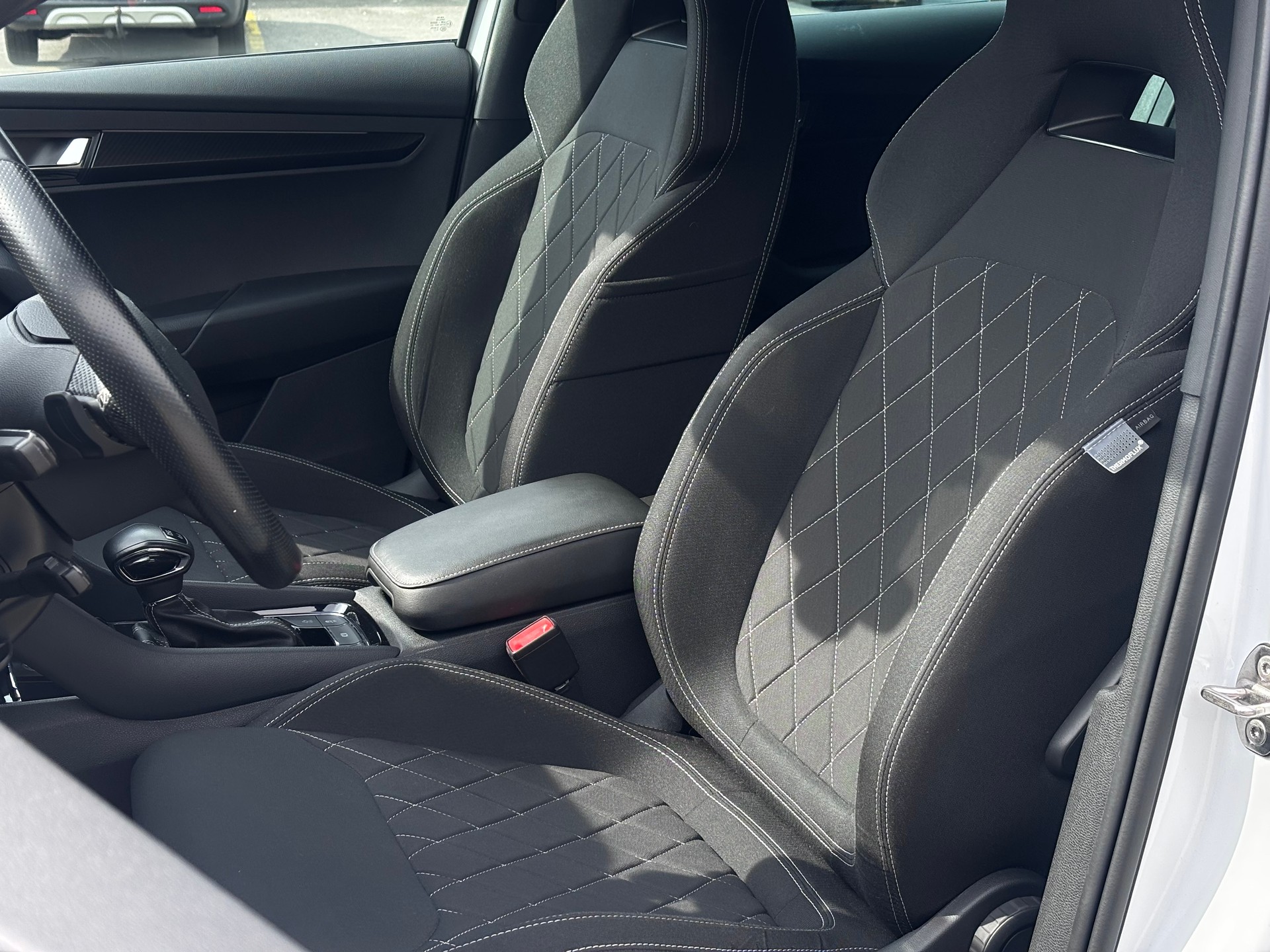 SKODA Karoq 2.0 TSI SportLine 4x4 DSG-image-10