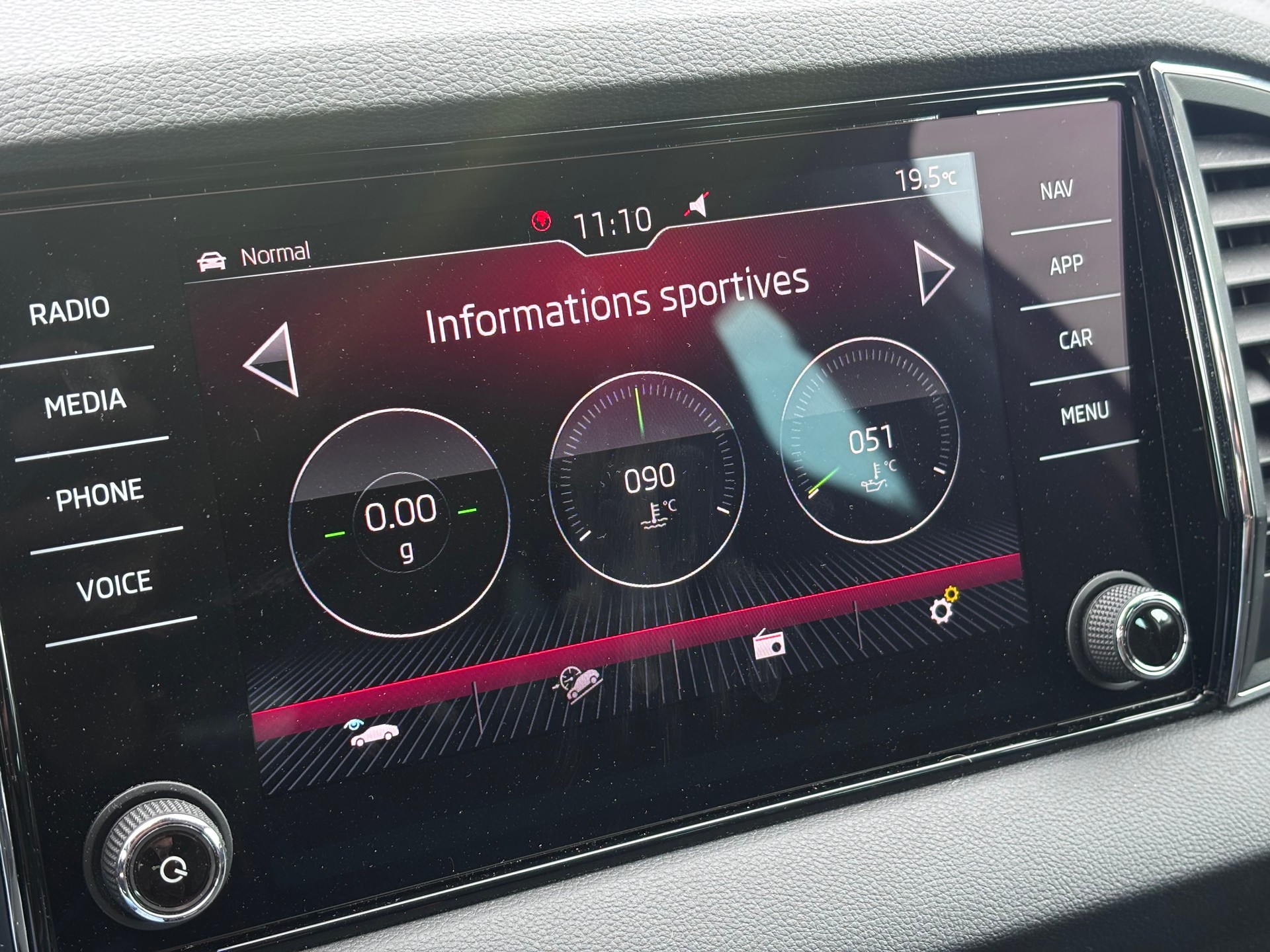 SKODA Karoq 2.0 TSI SportLine 4x4 DSG-image-22