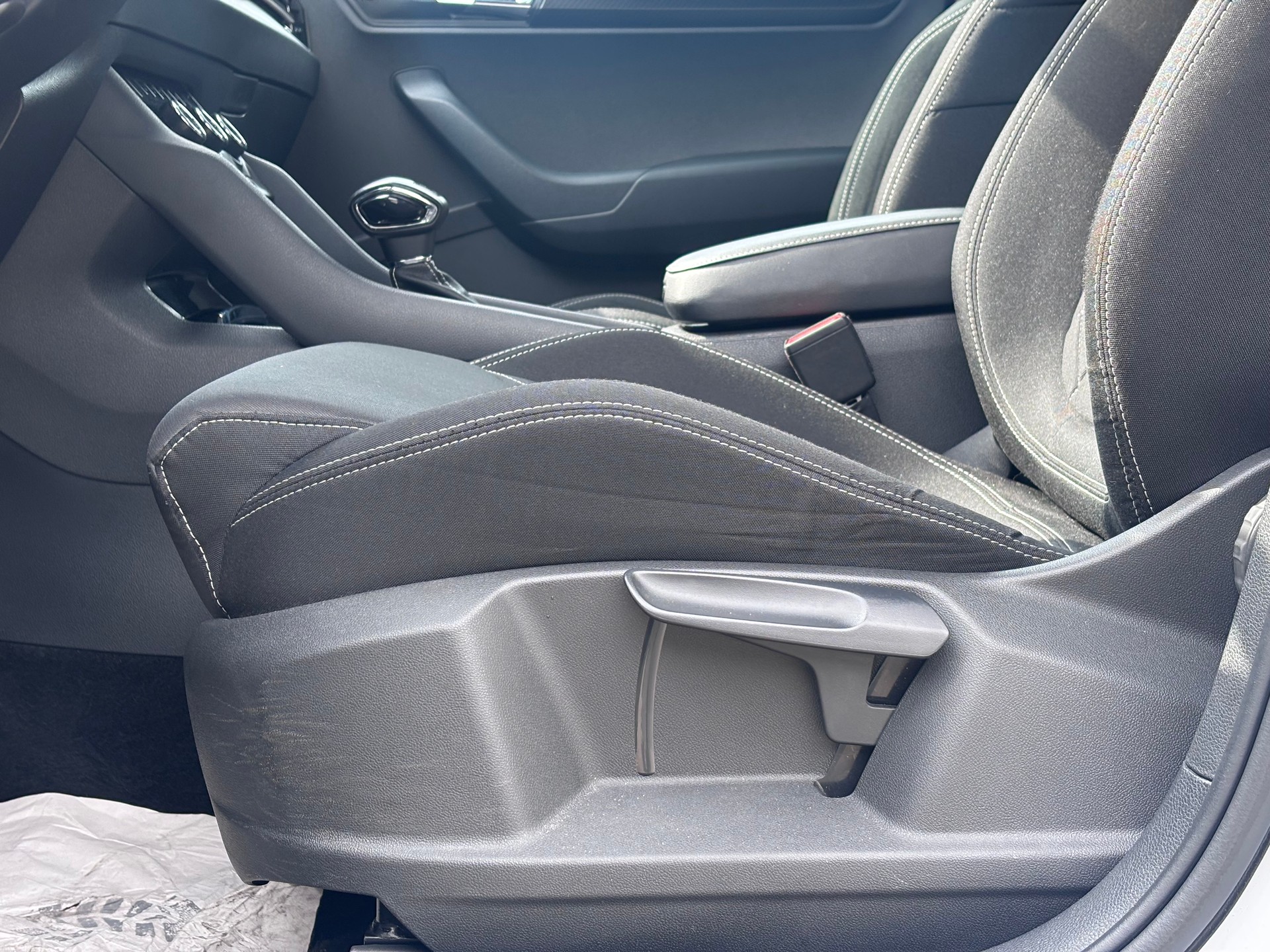 SKODA Karoq 2.0 TSI SportLine 4x4 DSG-image-11