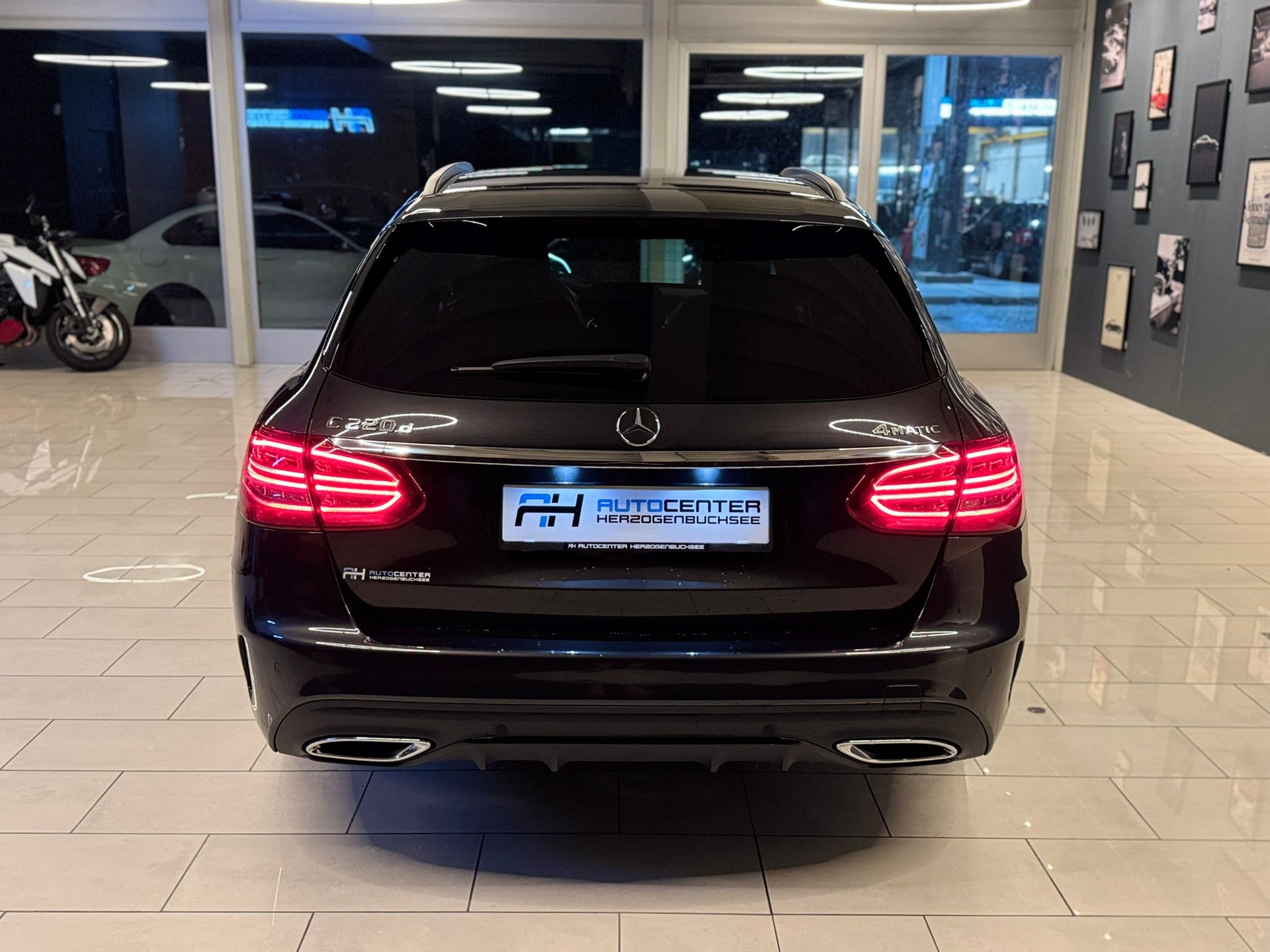 MERCEDES-BENZ C 220 d Swiss Star AMG Line 4M 9G-Tronic-image-5