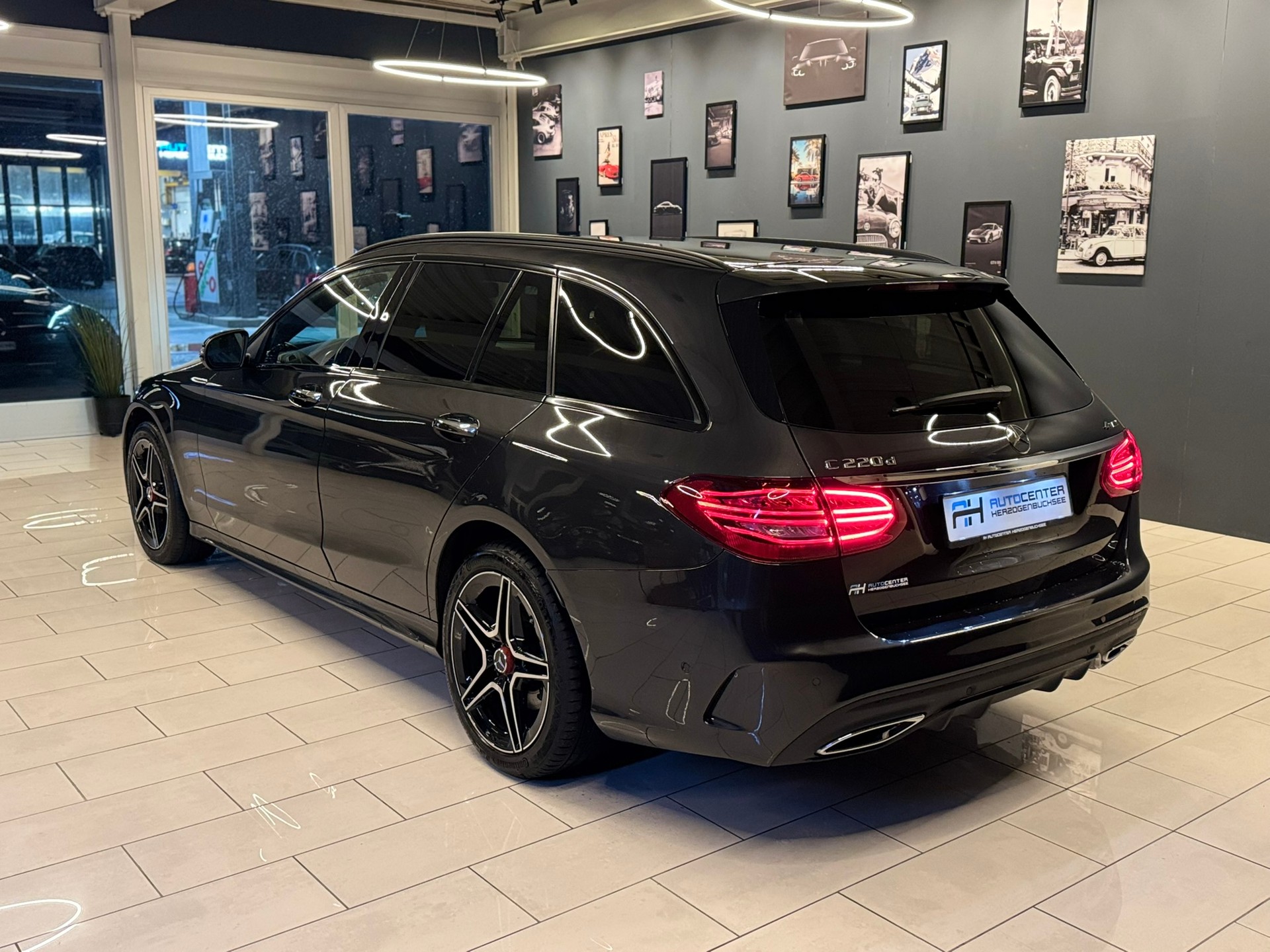 MERCEDES-BENZ C 220 d Swiss Star AMG Line 4M 9G-Tronic-image-4