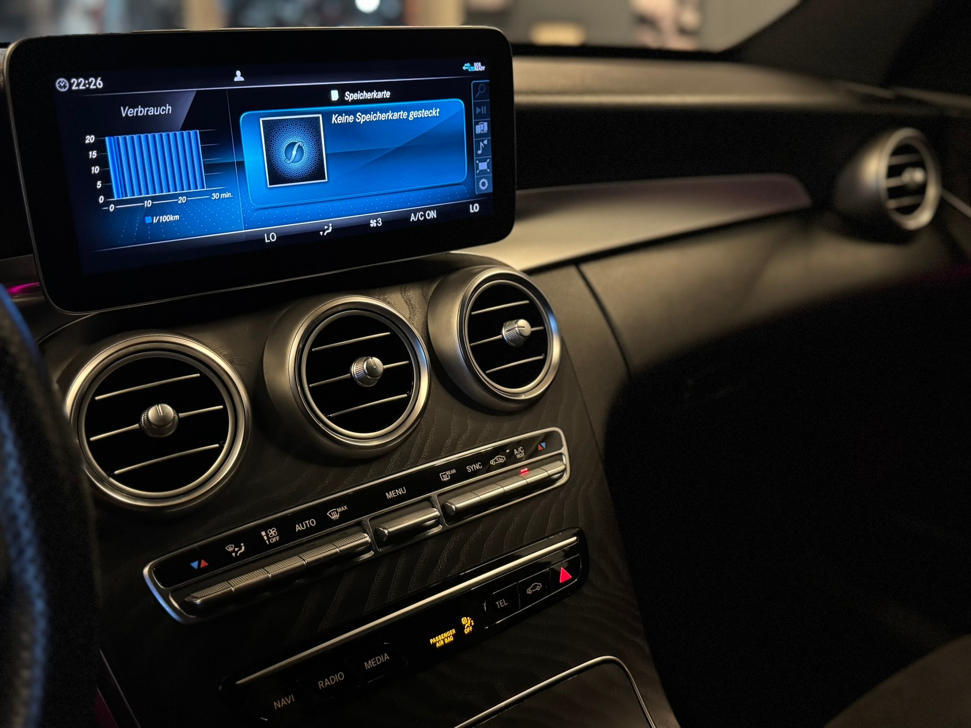MERCEDES-BENZ C 220 d Swiss Star AMG Line 4M 9G-Tronic-image-18
