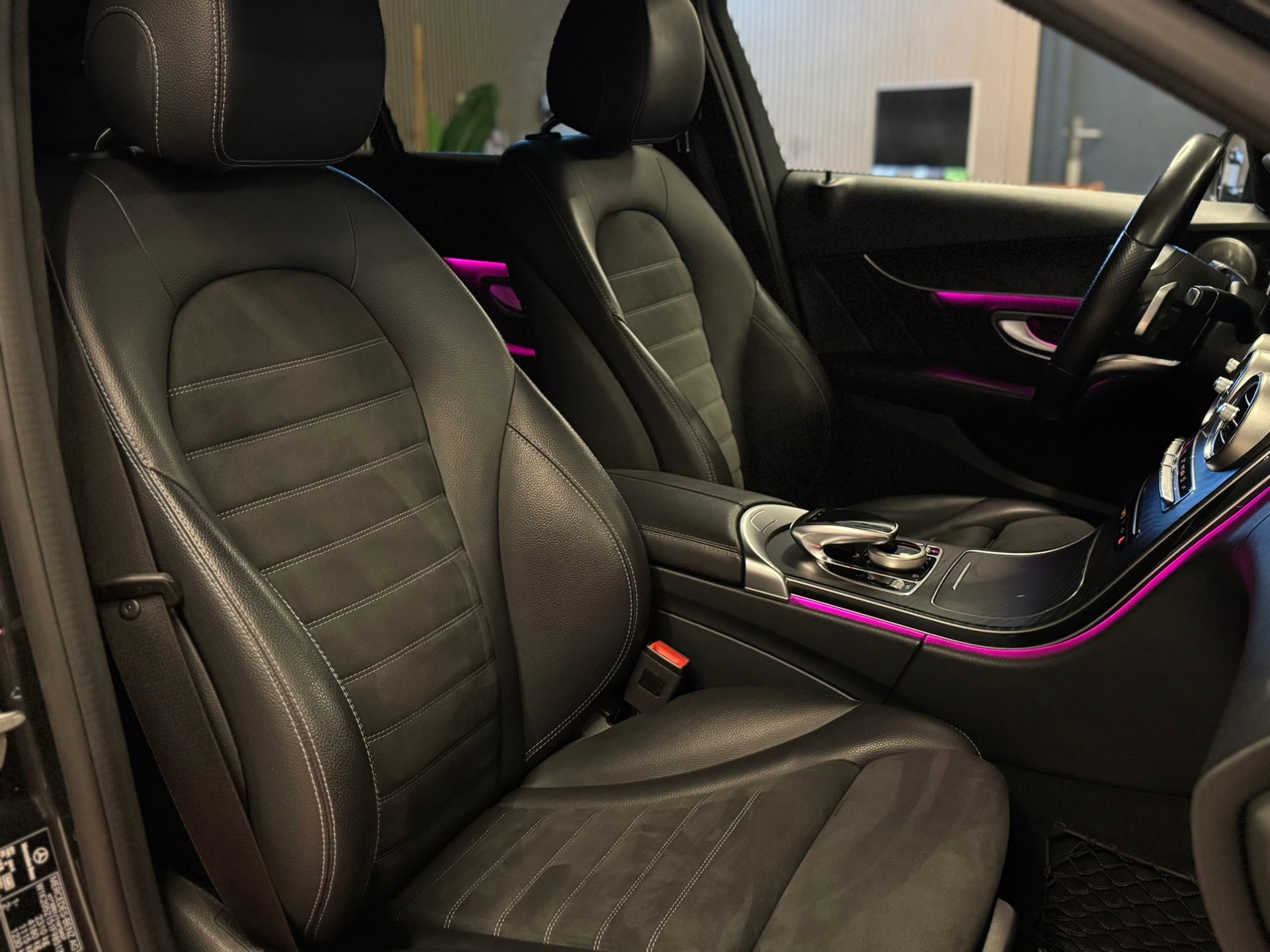 MERCEDES-BENZ C 220 d Swiss Star AMG Line 4M 9G-Tronic-image-12