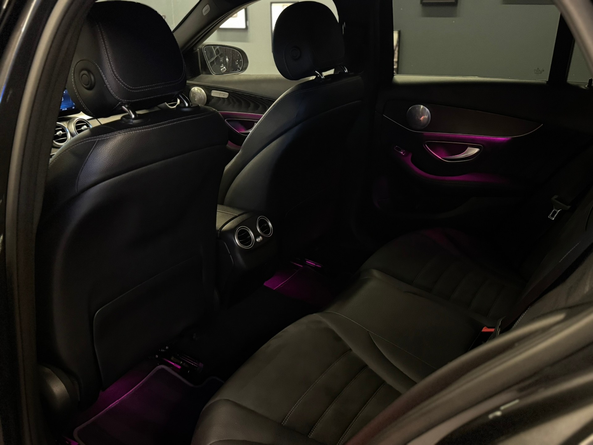 MERCEDES-BENZ C 220 d Swiss Star AMG Line 4M 9G-Tronic-image-13