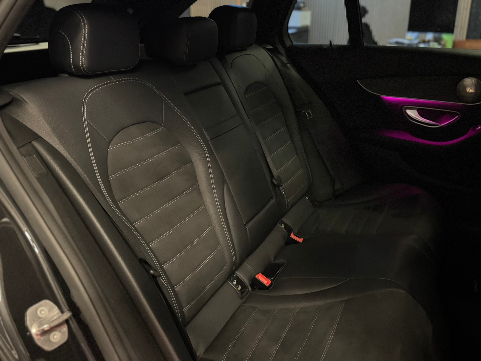 MERCEDES-BENZ C 220 d Swiss Star AMG Line 4M 9G-Tronic-image-15