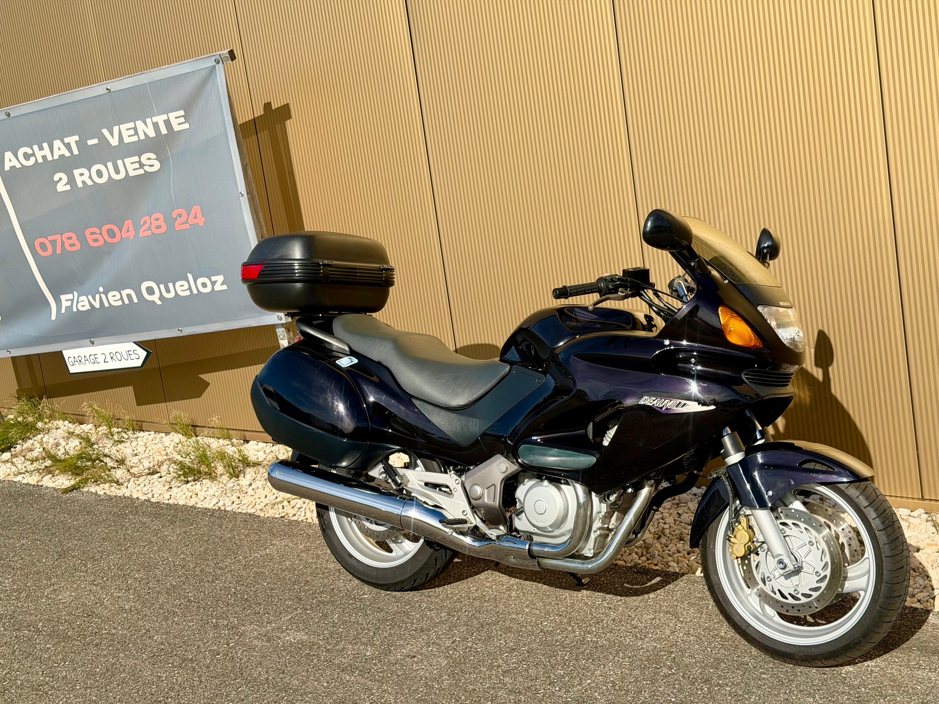 HONDA NT 650 V Deauville-showroom-element-2
