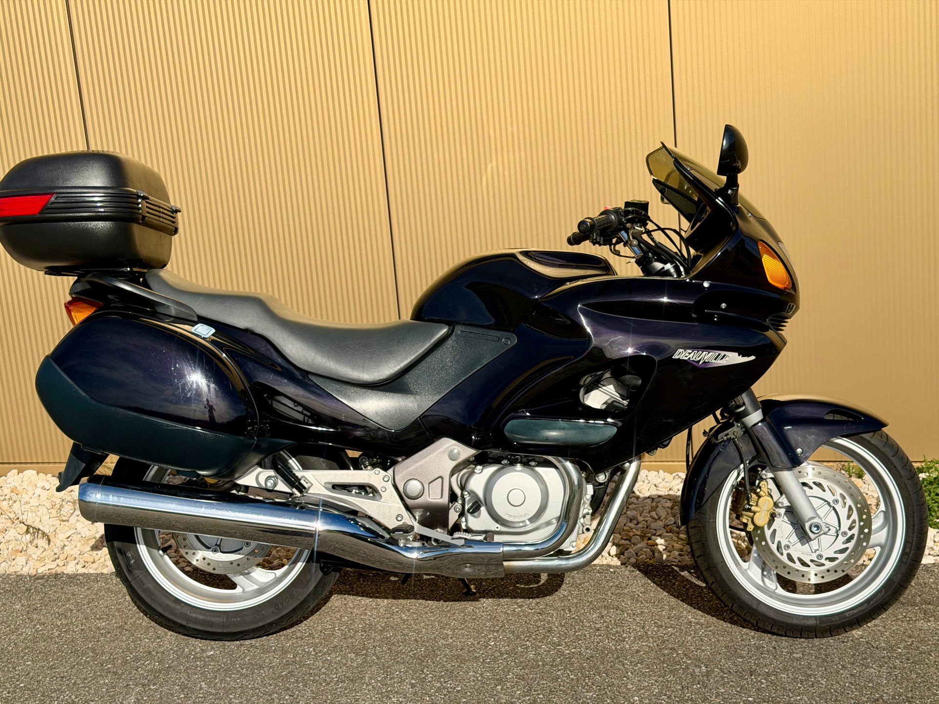 HONDA NT 650 V Deauville-showroom-element-3