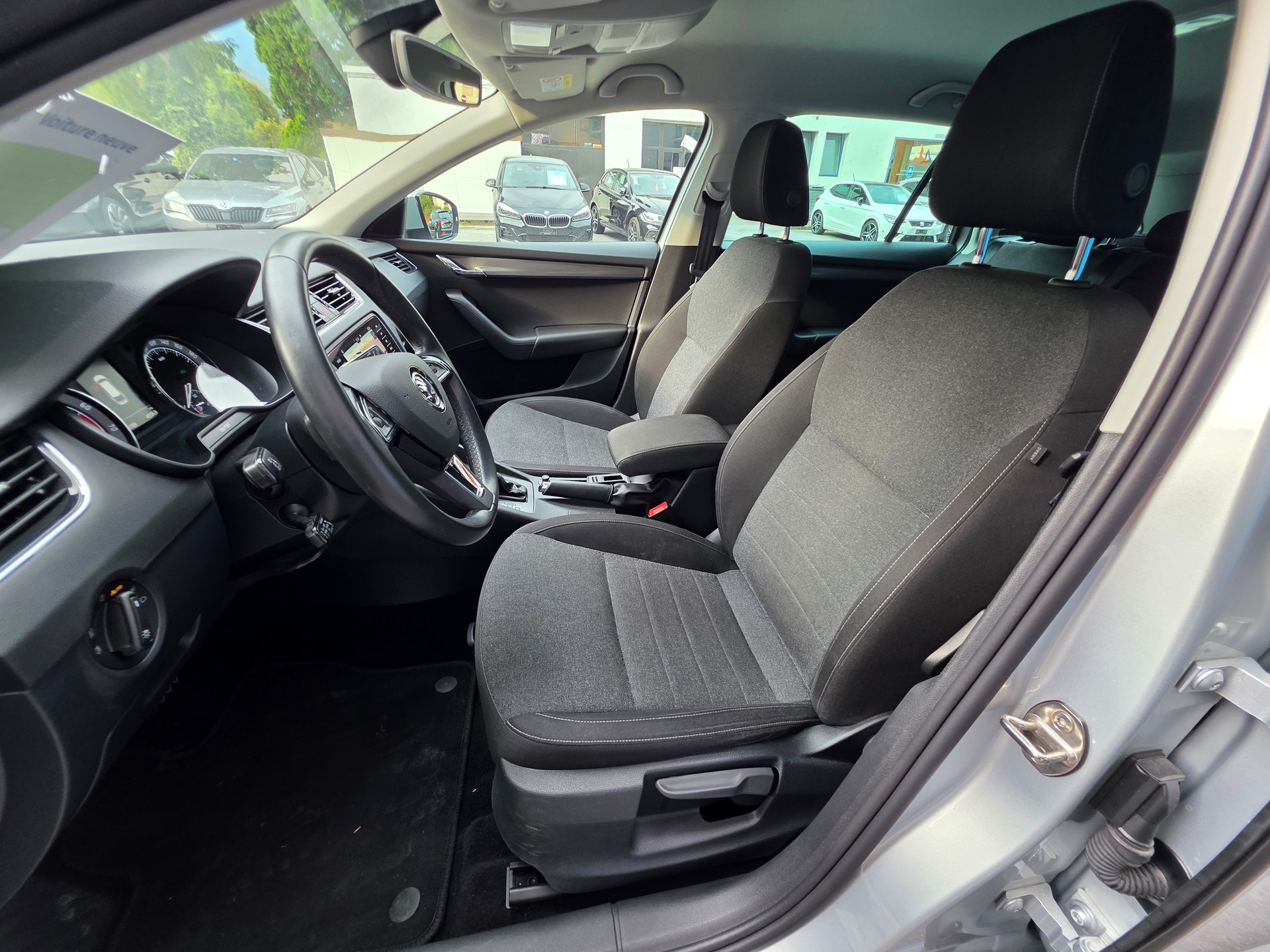 SKODA Octavia Combi 1.5 TSI Soleil DSG-image-12