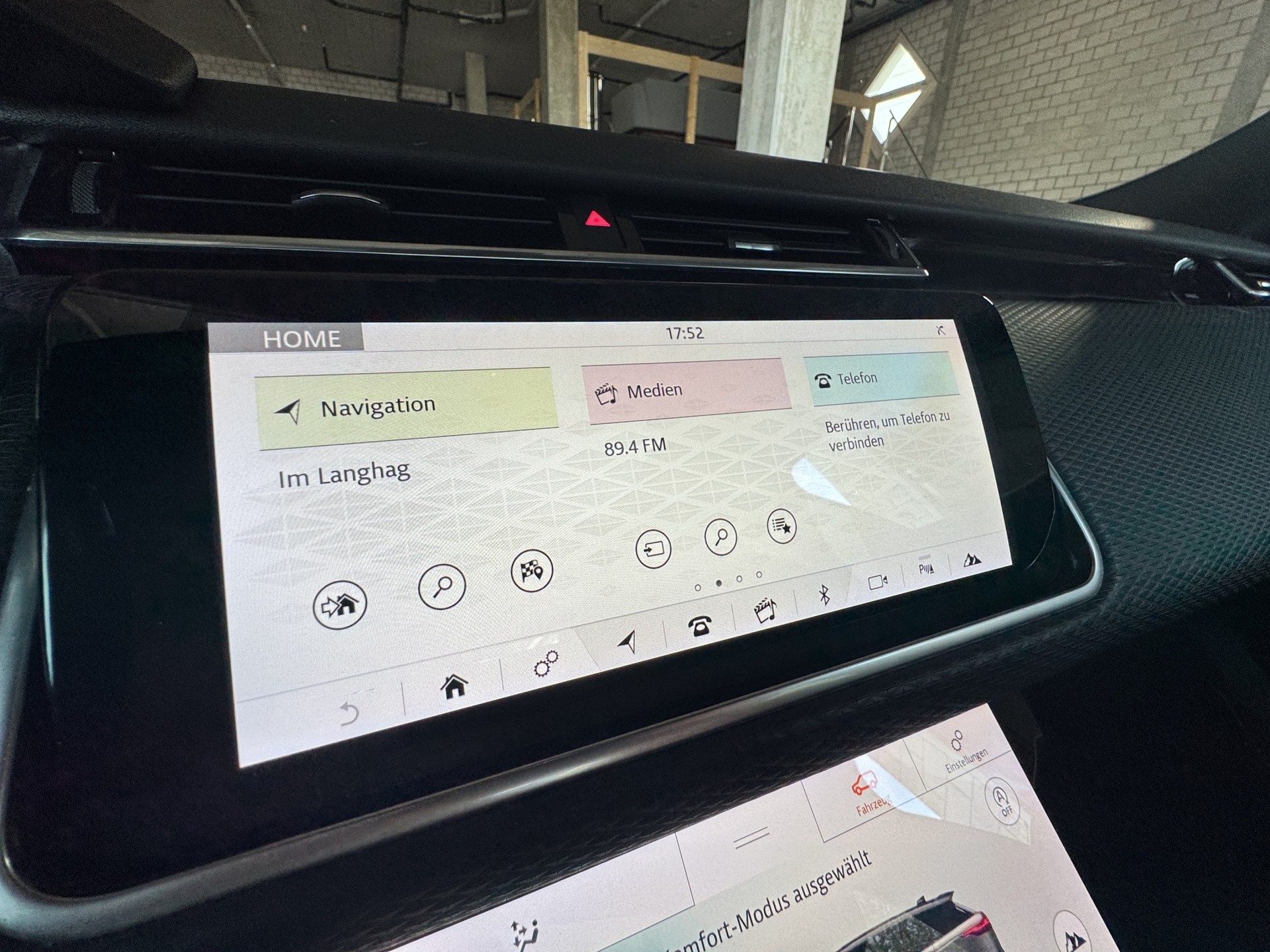 LAND ROVER Range Rover Velar 3.0 D 300 R-Dynamic-image-20