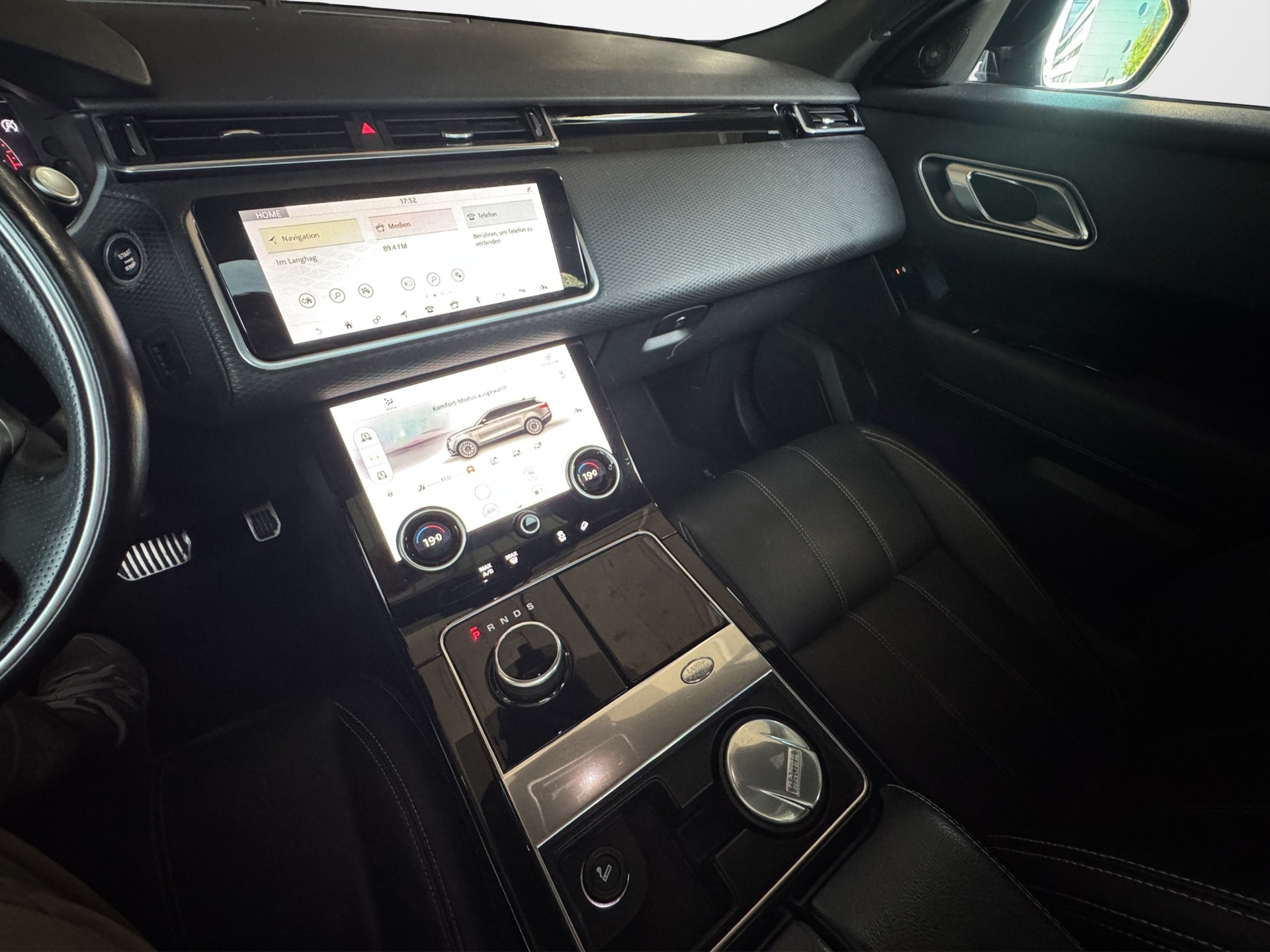 LAND ROVER Range Rover Velar 3.0 D 300 R-Dynamic-image-19