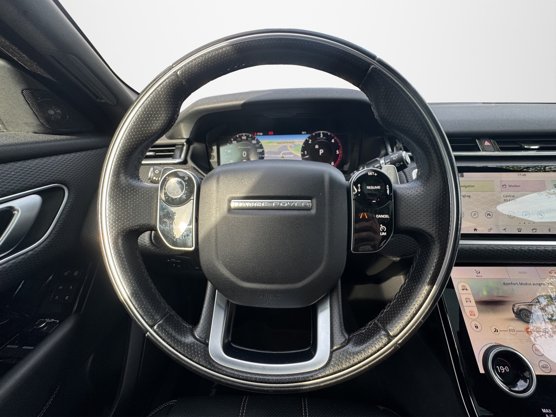 LAND ROVER Range Rover Velar 3.0 D 300 R-Dynamic-image-16