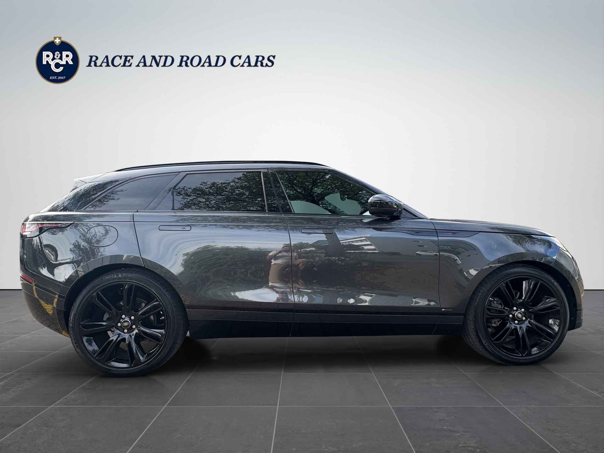 LAND ROVER Range Rover Velar 3.0 D 300 R-Dynamic-image-3