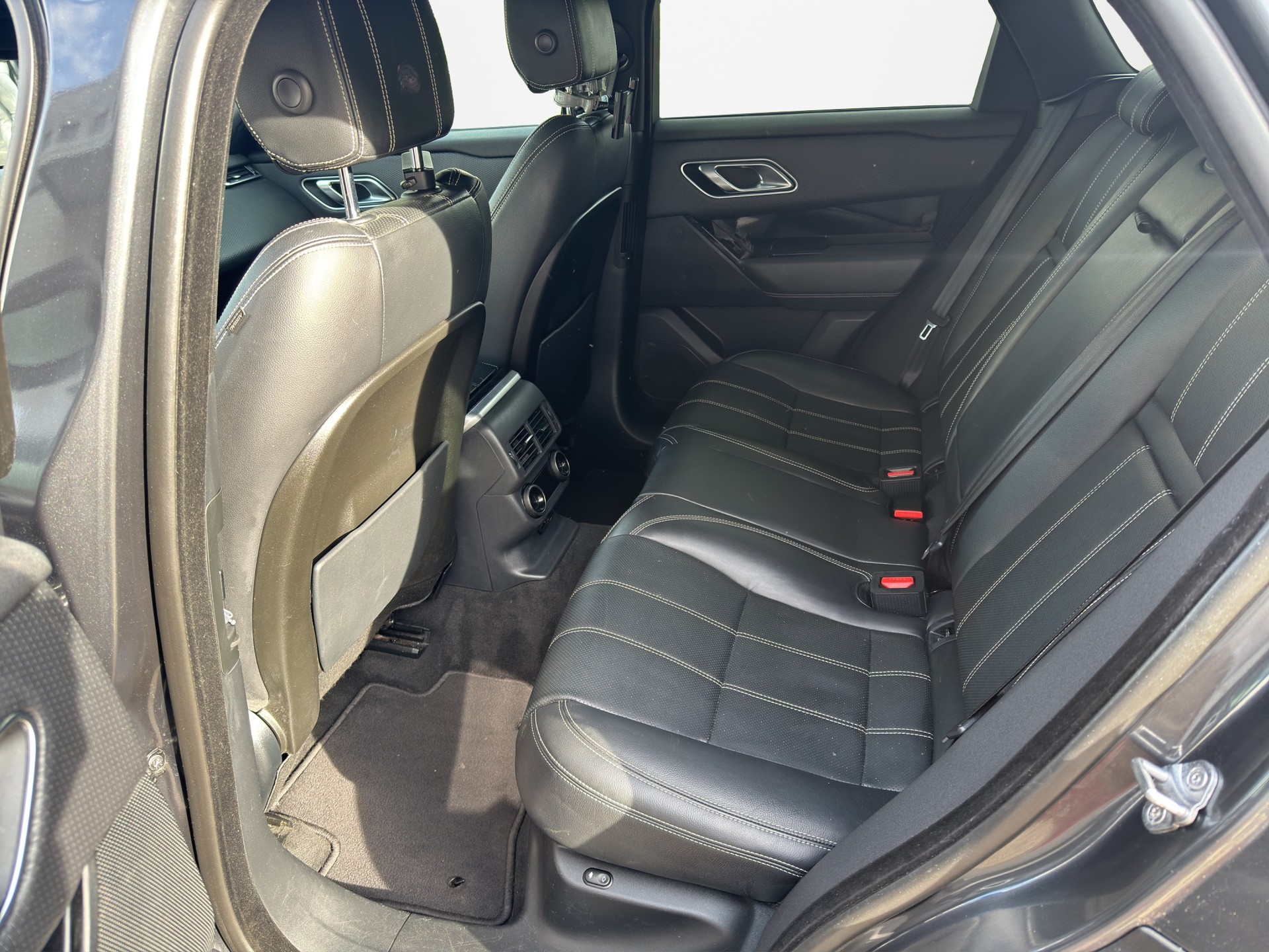 LAND ROVER Range Rover Velar 3.0 D 300 R-Dynamic-image-13