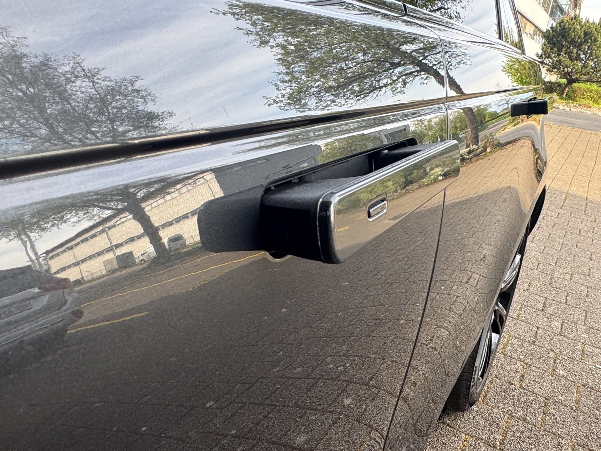 LAND ROVER Range Rover Velar 3.0 D 300 R-Dynamic-image-30