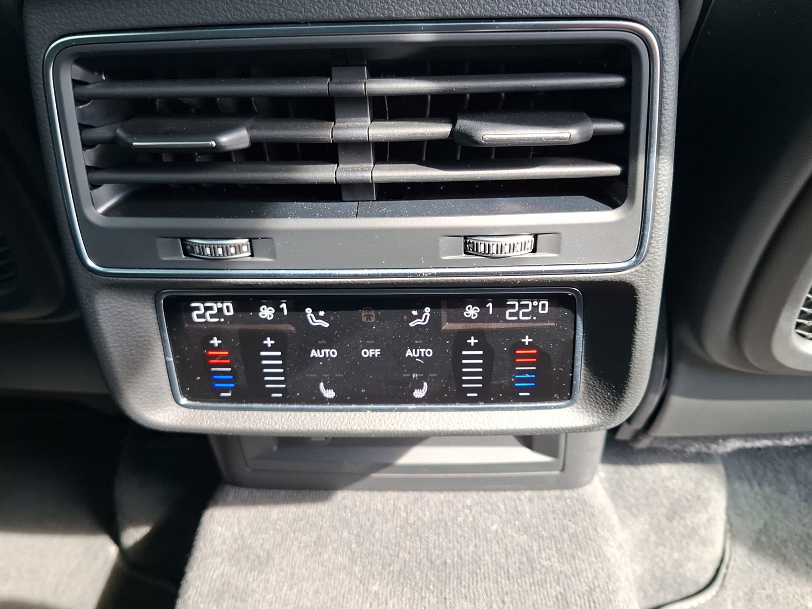 AUDI Q8 55 TFSI quattro tiptronic-image-13