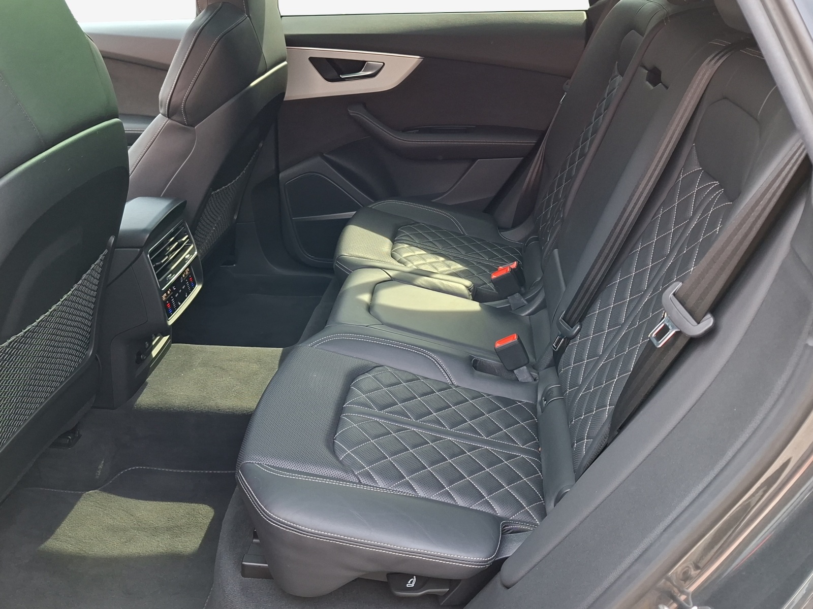 AUDI Q8 55 TFSI quattro tiptronic-image-11