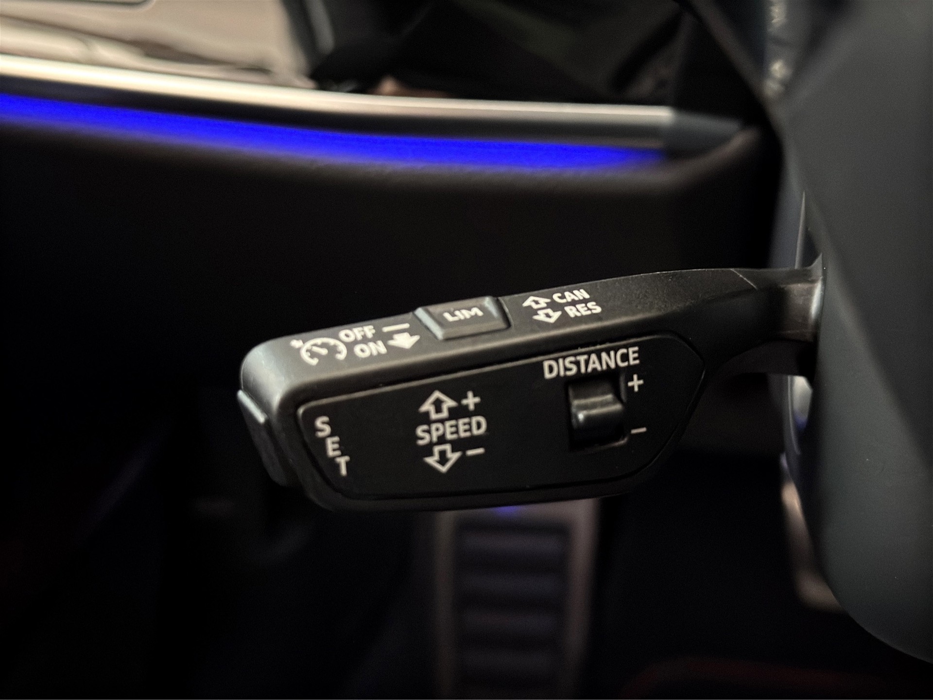 AUDI S8 TFSI quattro tiptronic "Pano-Standheiz.-AHK-Head Up-Digital Matrix"-image-17