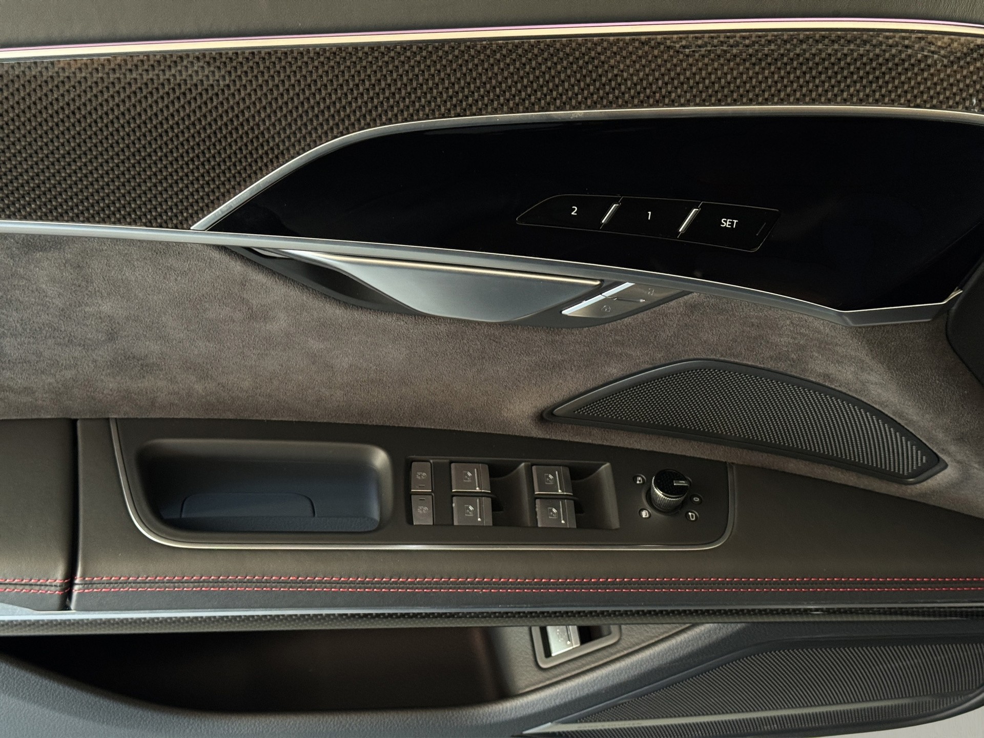AUDI S8 TFSI quattro tiptronic "Pano-Standheiz.-AHK-Head Up-Digital Matrix"-image-9
