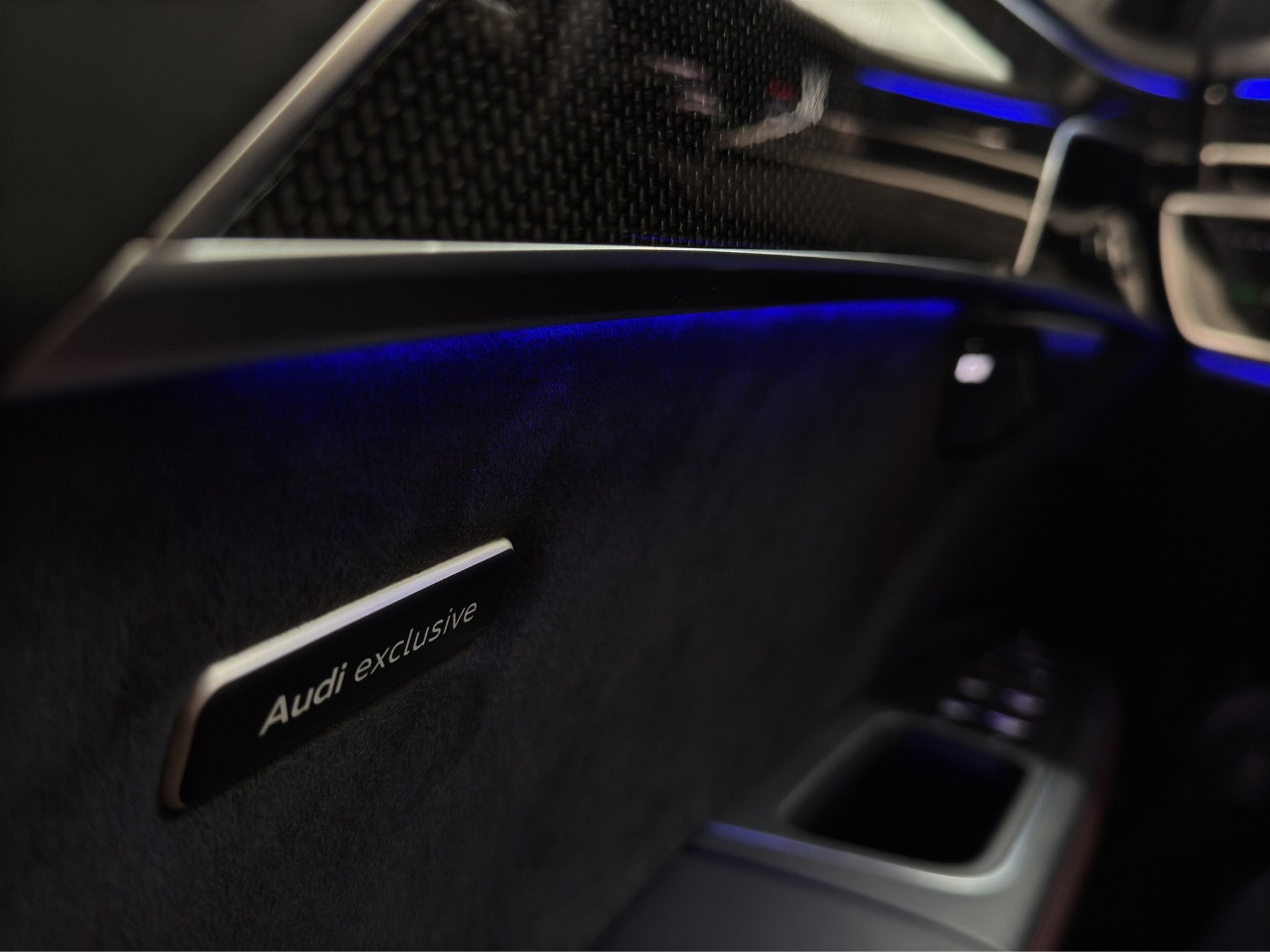 AUDI S8 TFSI quattro tiptronic "Pano-Standheiz.-AHK-Head Up-Digital Matrix"-image-27