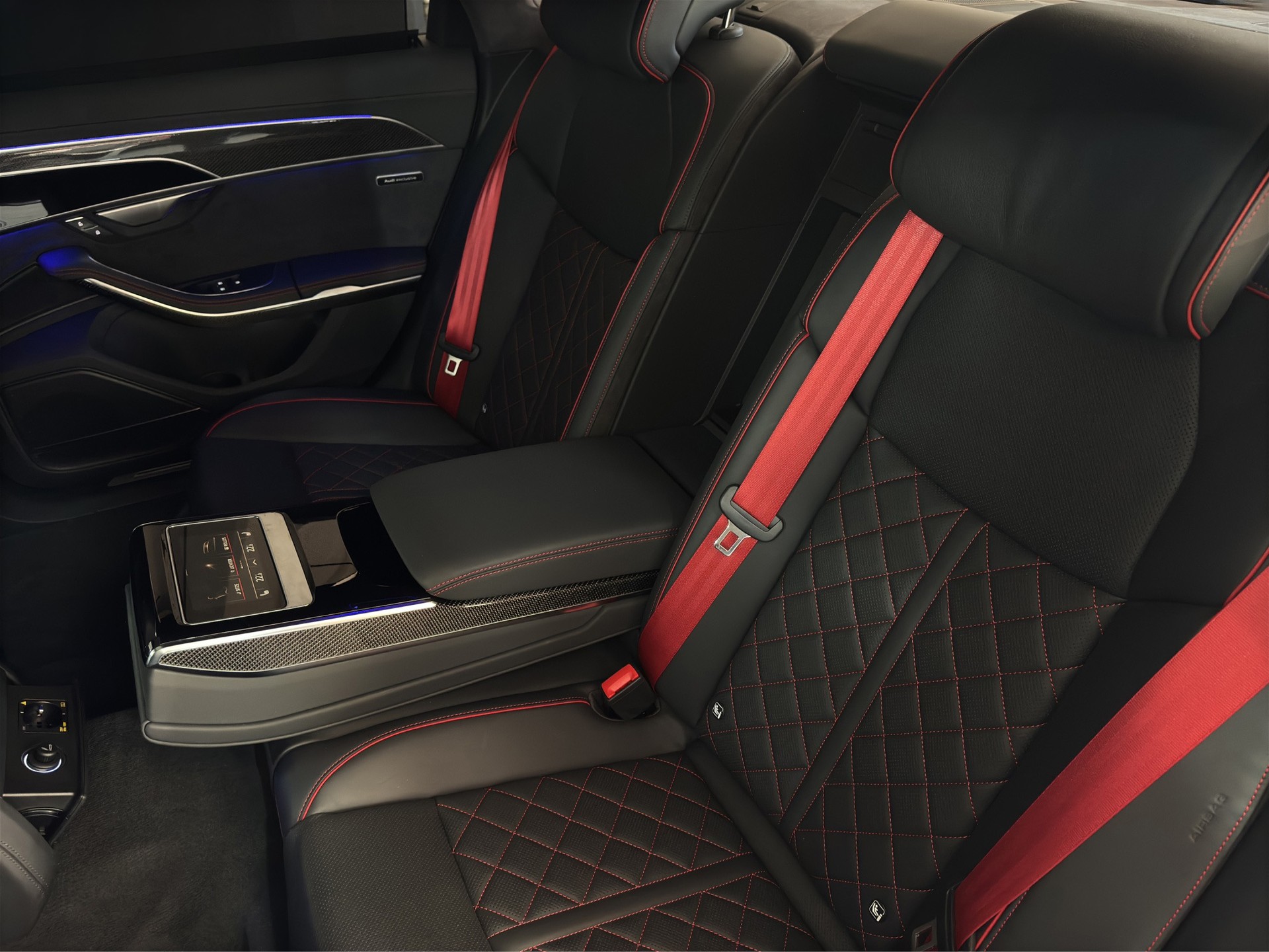 AUDI S8 TFSI quattro tiptronic "Pano-Standheiz.-AHK-Head Up-Digital Matrix"-image-11