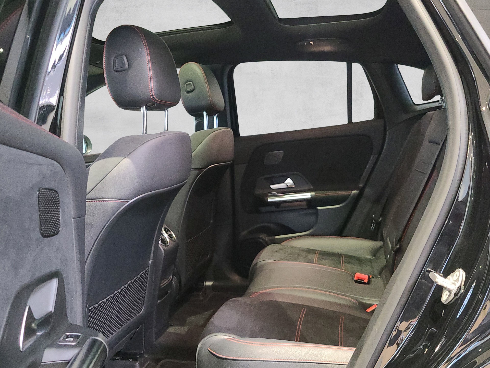 MERCEDES-BENZ EQA 300 AMG 4M-image-14