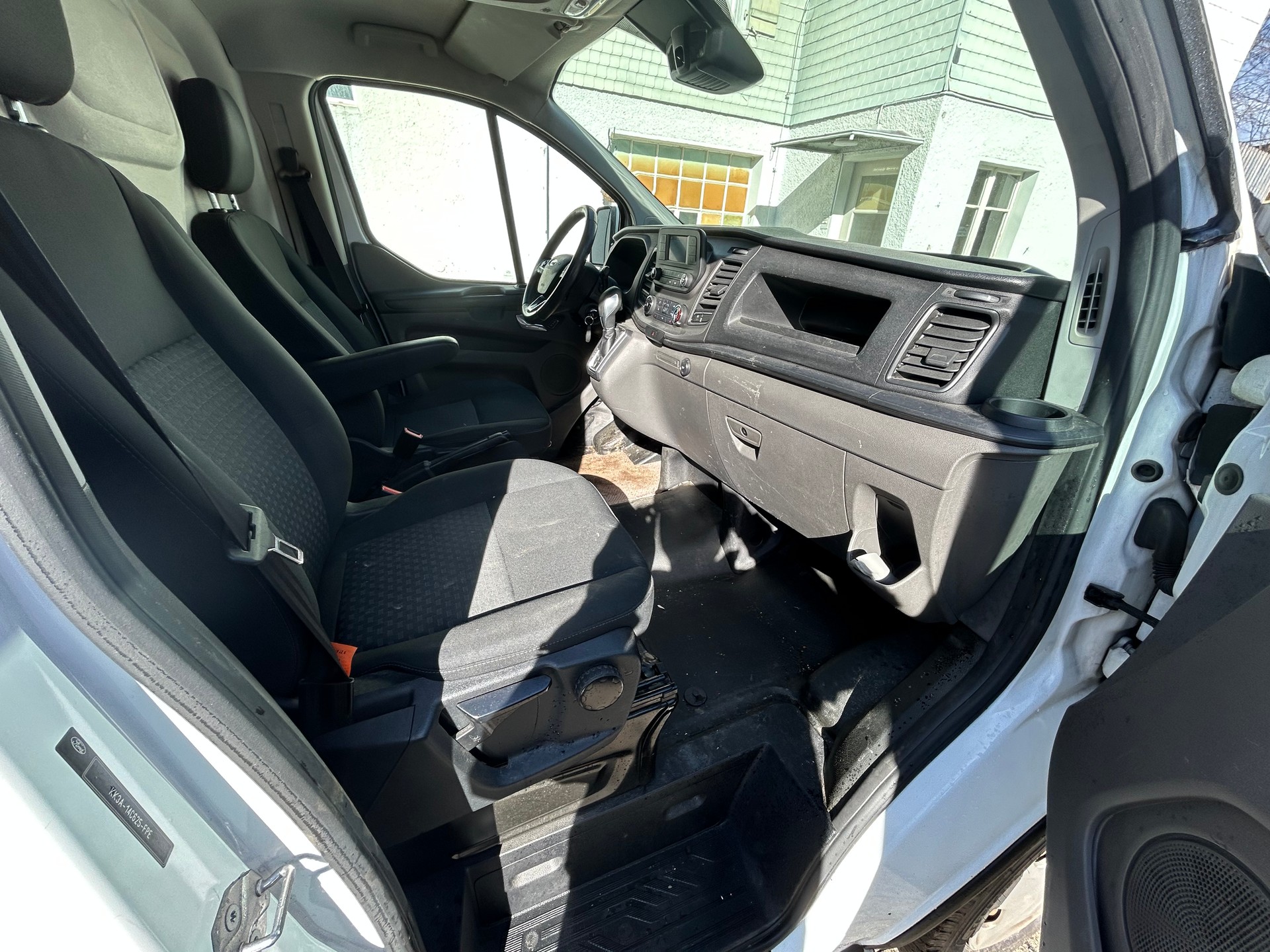 FORD Transit Custom Van 300 L1H1 Trend A-image-10
