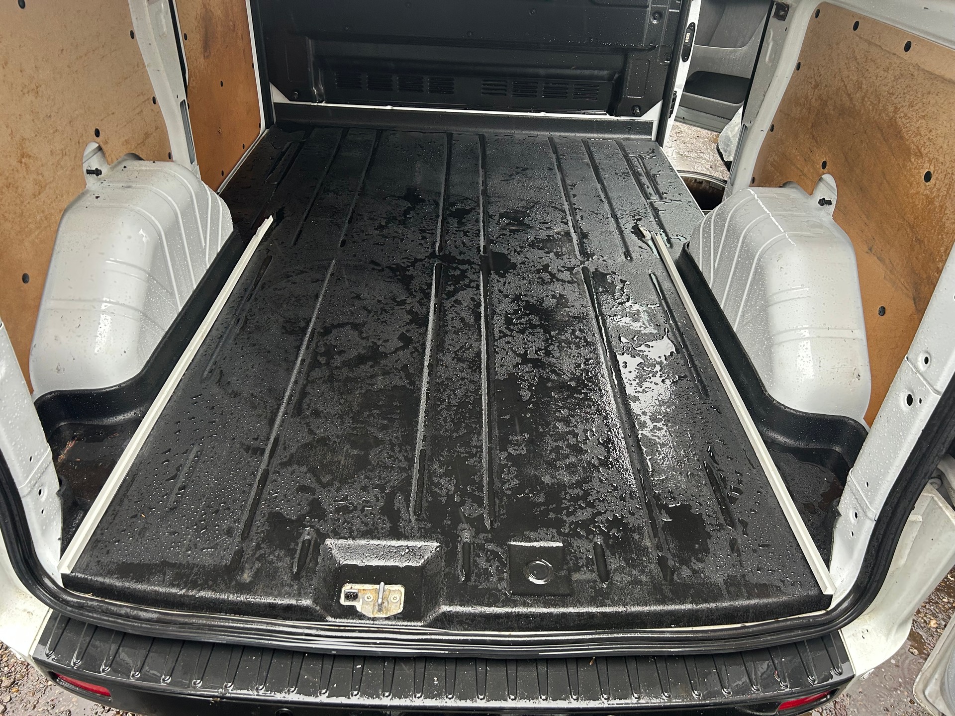 FORD Transit Custom Van 300 L1H1 Trend A-image-13