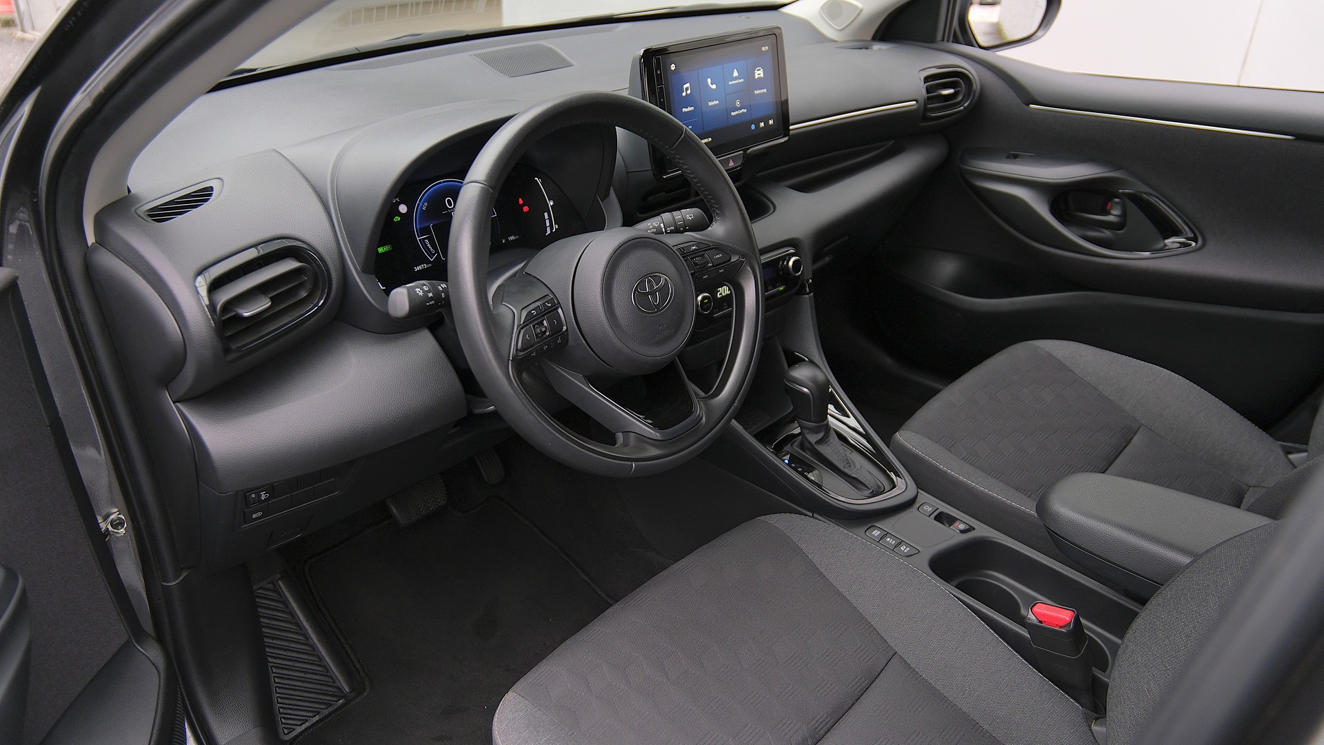 TOYOTA Yaris 1.5 Trend e-CVT-image-2