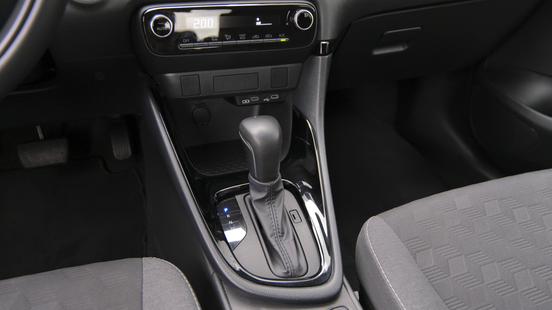 TOYOTA Yaris 1.5 Trend e-CVT-image-6