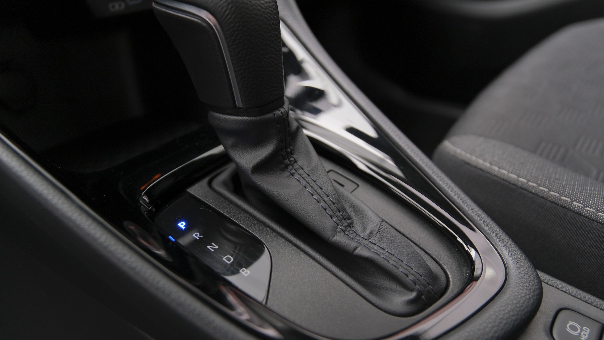 TOYOTA Yaris 1.5 Trend e-CVT-image-18