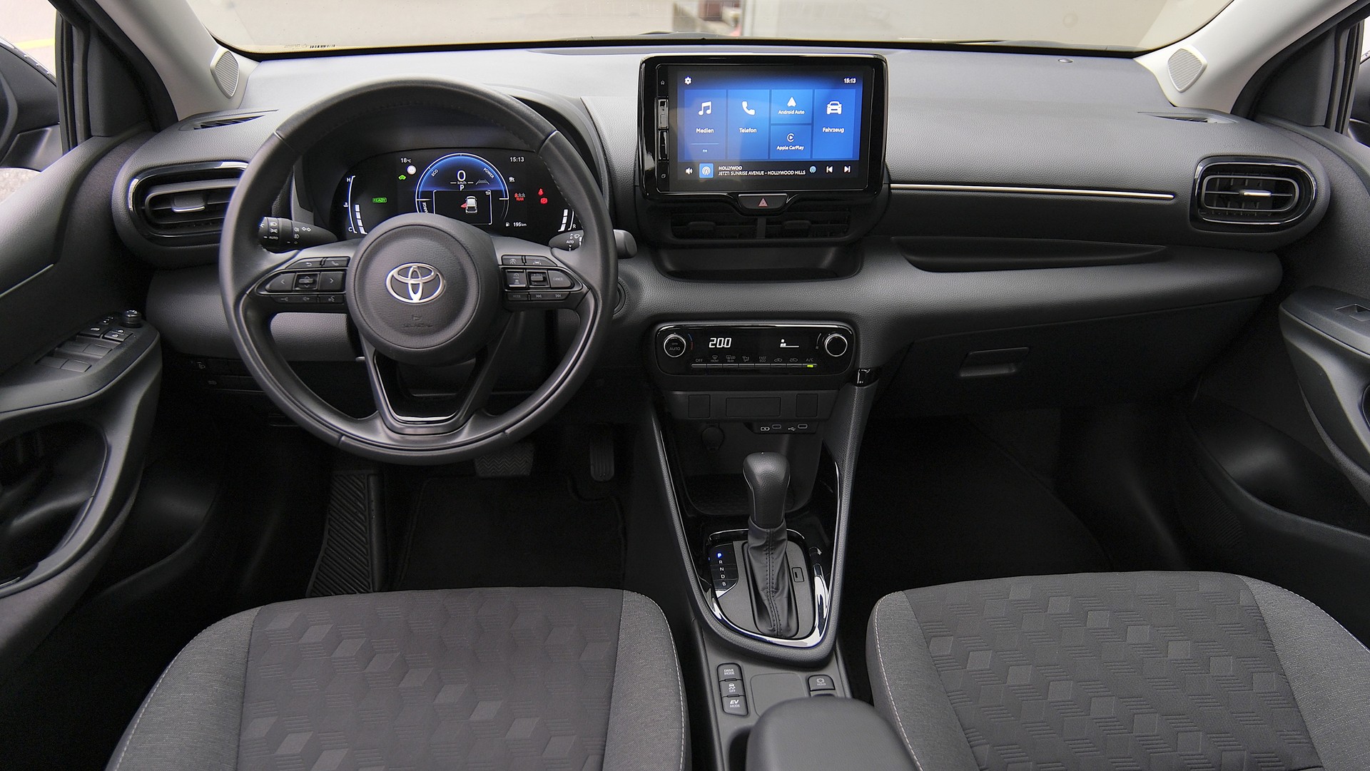 TOYOTA Yaris 1.5 Trend e-CVT-image-5