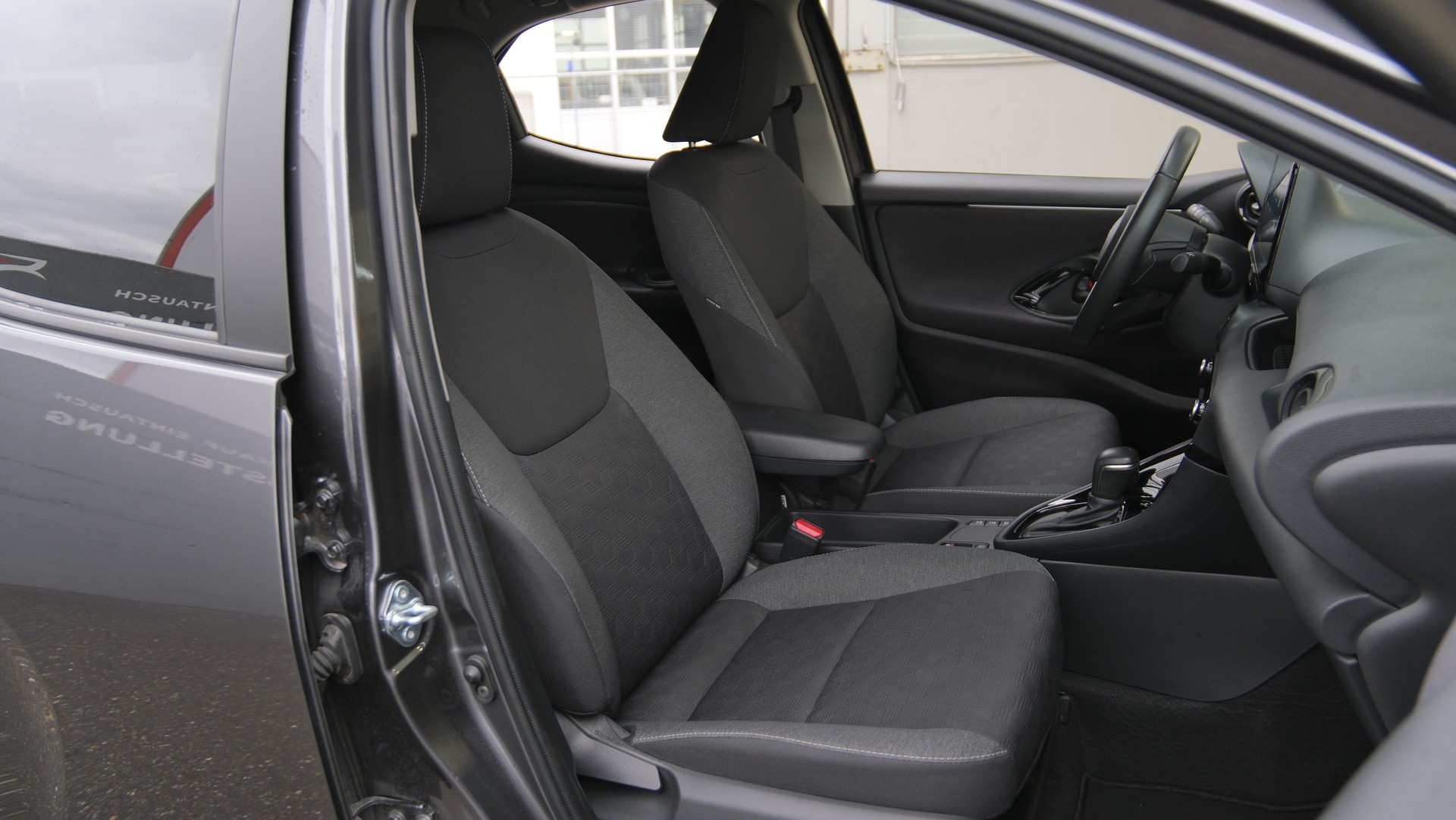 TOYOTA Yaris 1.5 Trend e-CVT-image-16