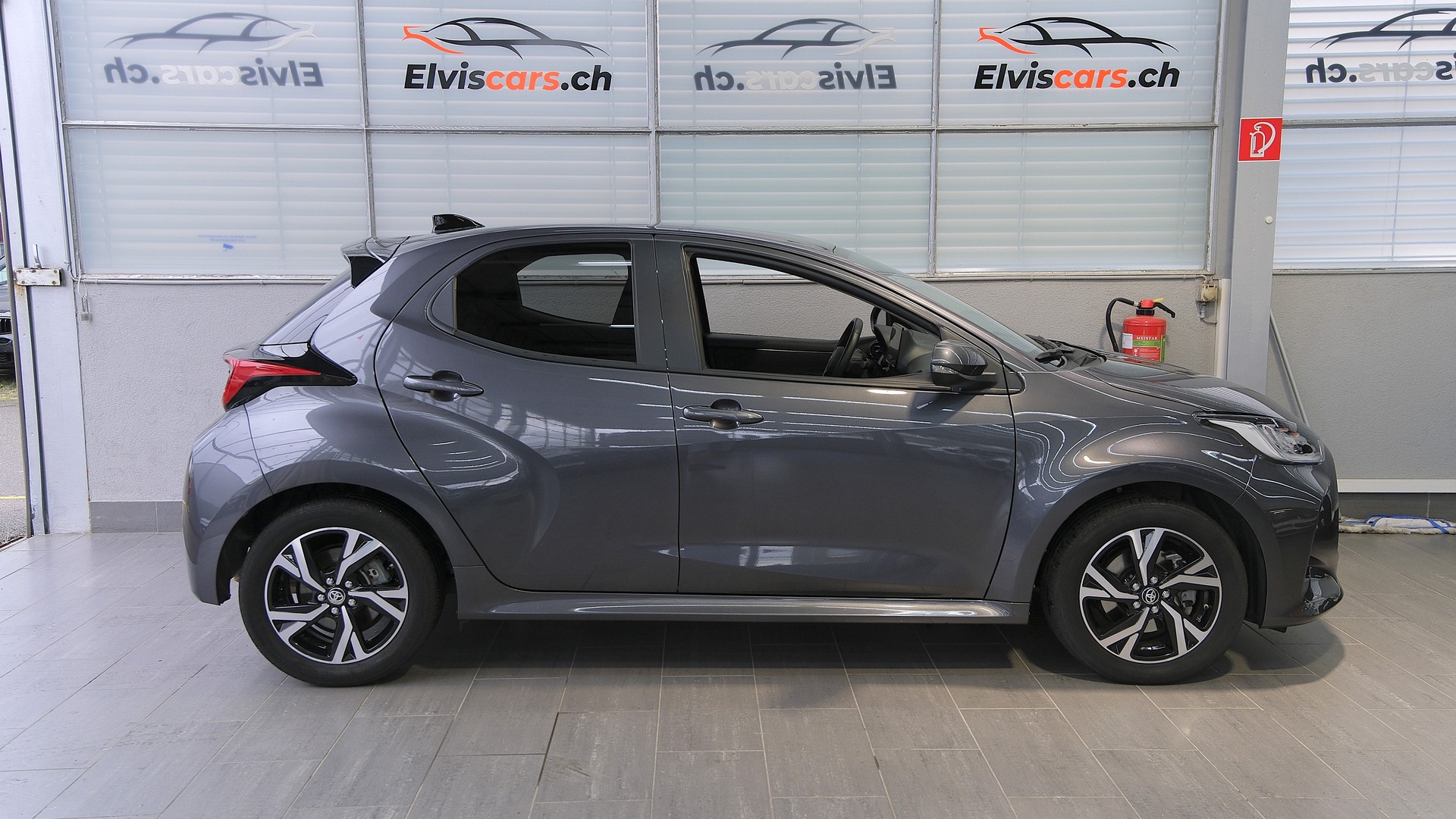 TOYOTA Yaris 1.5 Trend e-CVT-image-27
