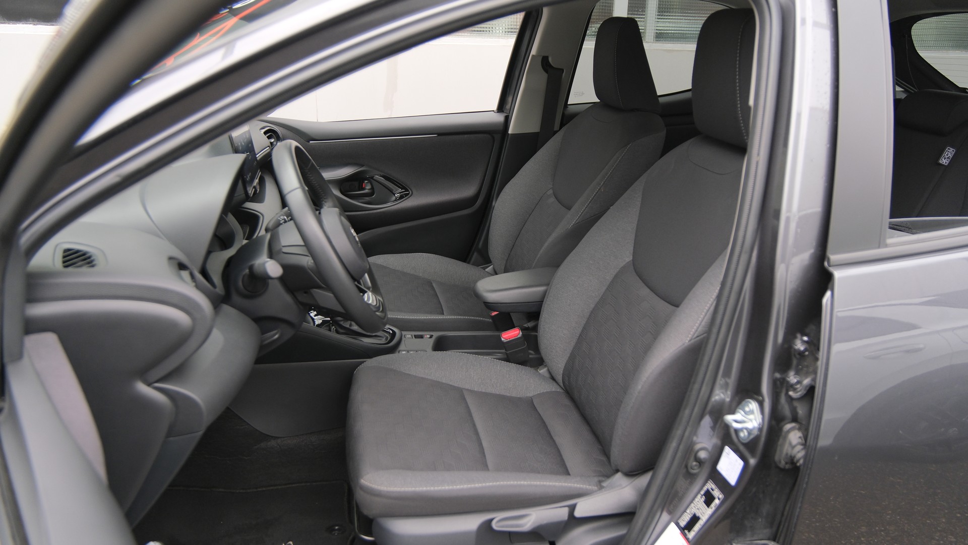 TOYOTA Yaris 1.5 Trend e-CVT-image-3
