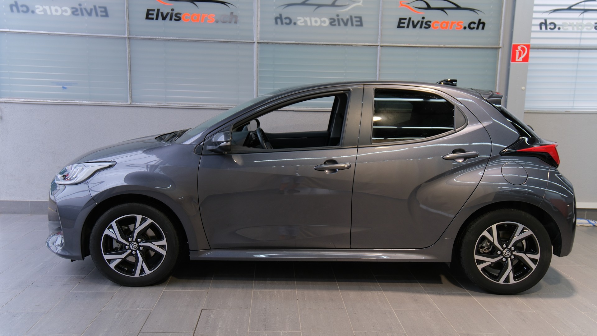 TOYOTA Yaris 1.5 Trend e-CVT-image-9