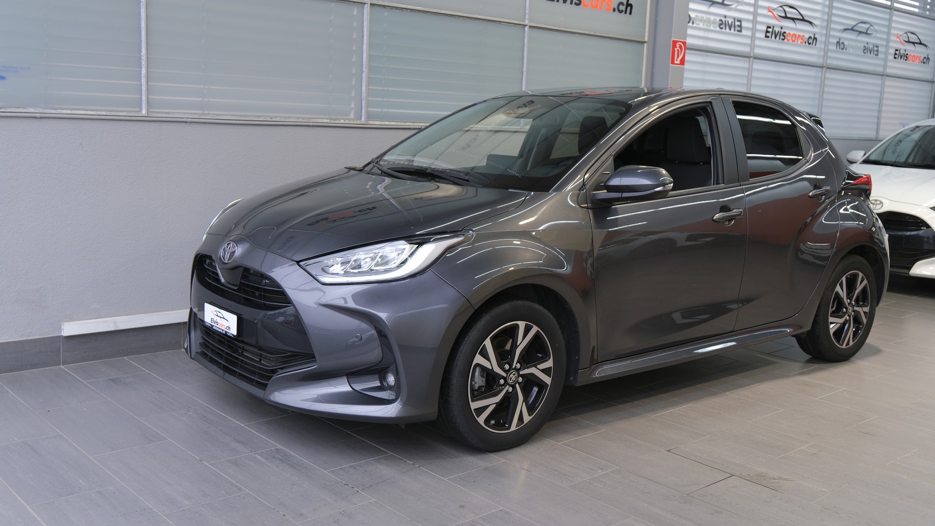 TOYOTA Yaris 1.5 Trend e-CVT-image-8