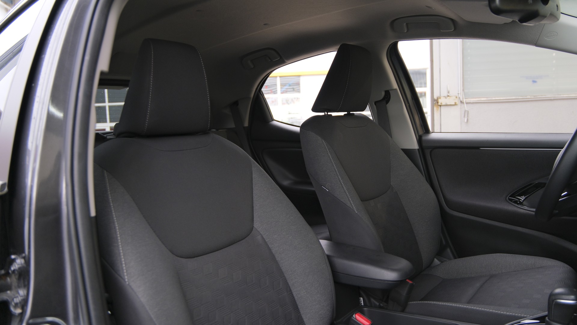 TOYOTA Yaris 1.5 Trend e-CVT-image-17