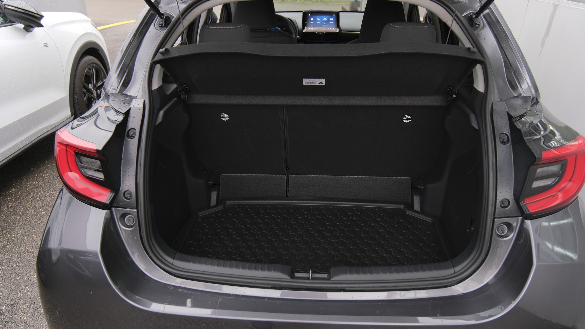TOYOTA Yaris 1.5 Trend e-CVT-image-24