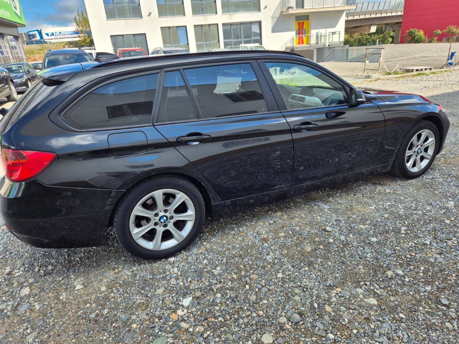 BMW 318d xDrive Touring-image-5