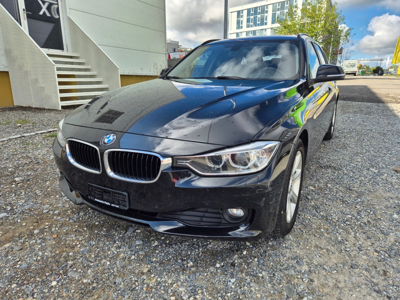 BMW 318d xDrive Touring-image-1