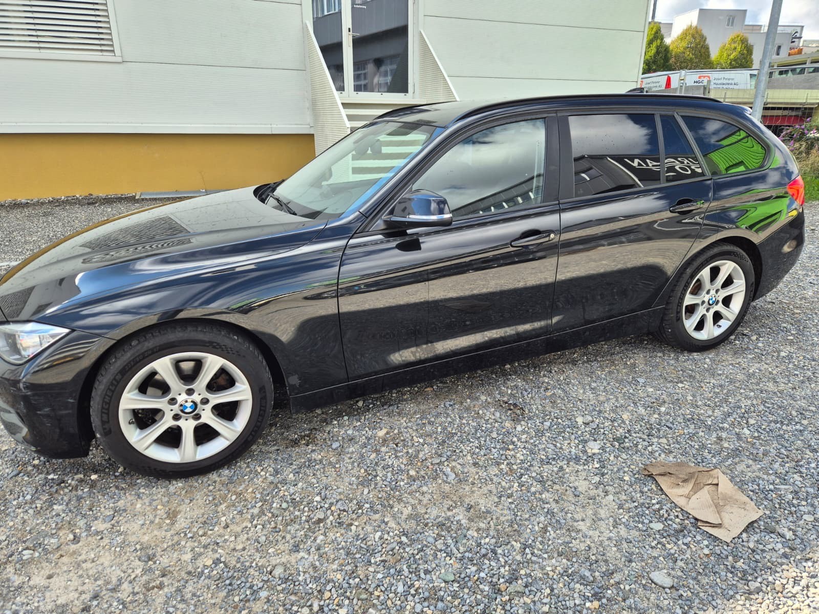 BMW 318d xDrive Touring-image-4