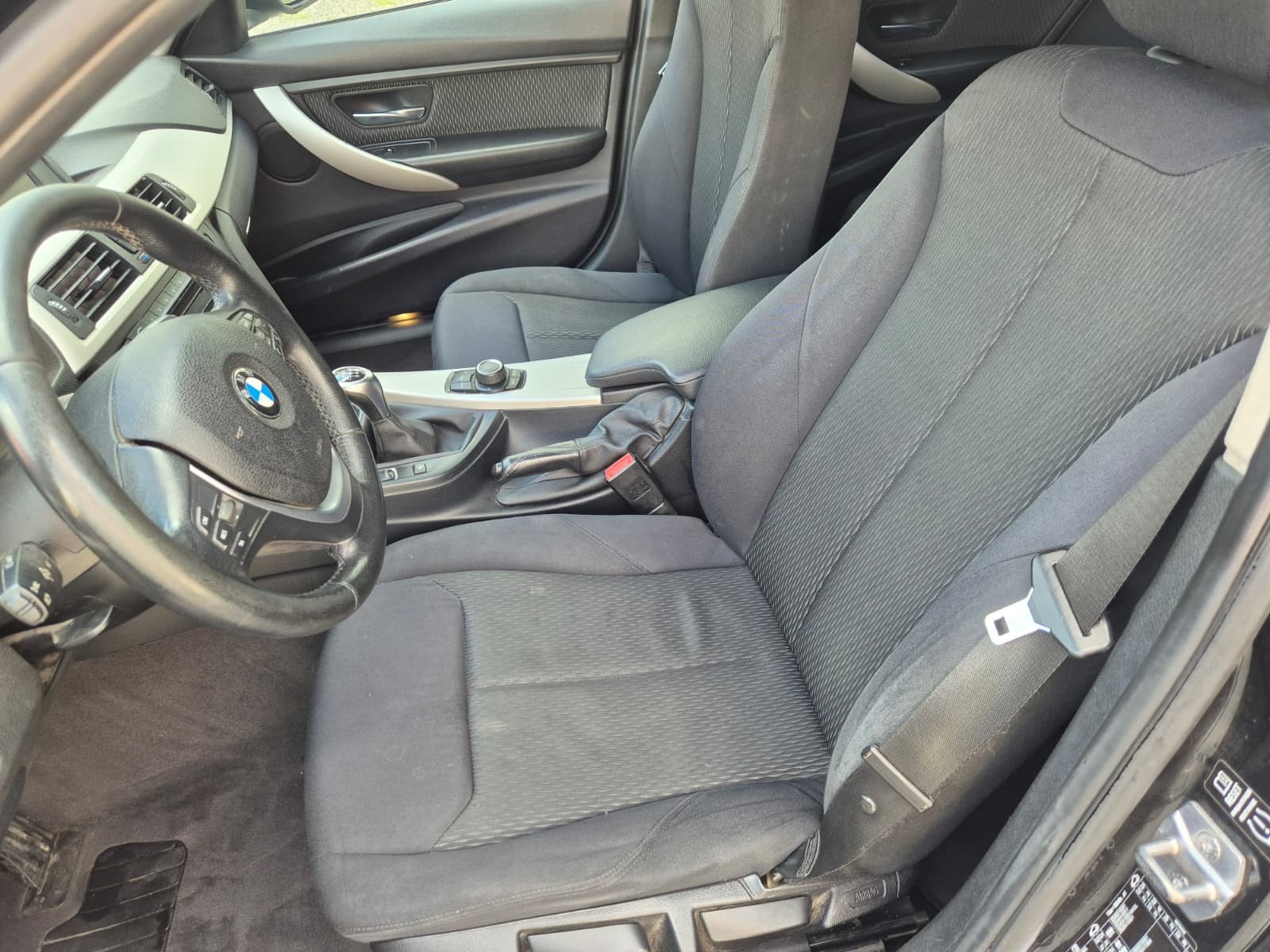 BMW 318d xDrive Touring-image-6