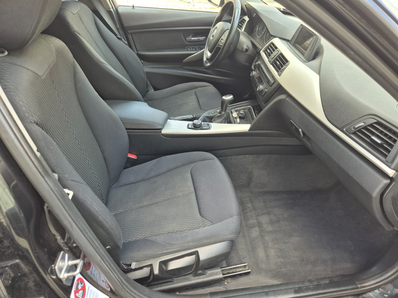 BMW 318d xDrive Touring-image-7