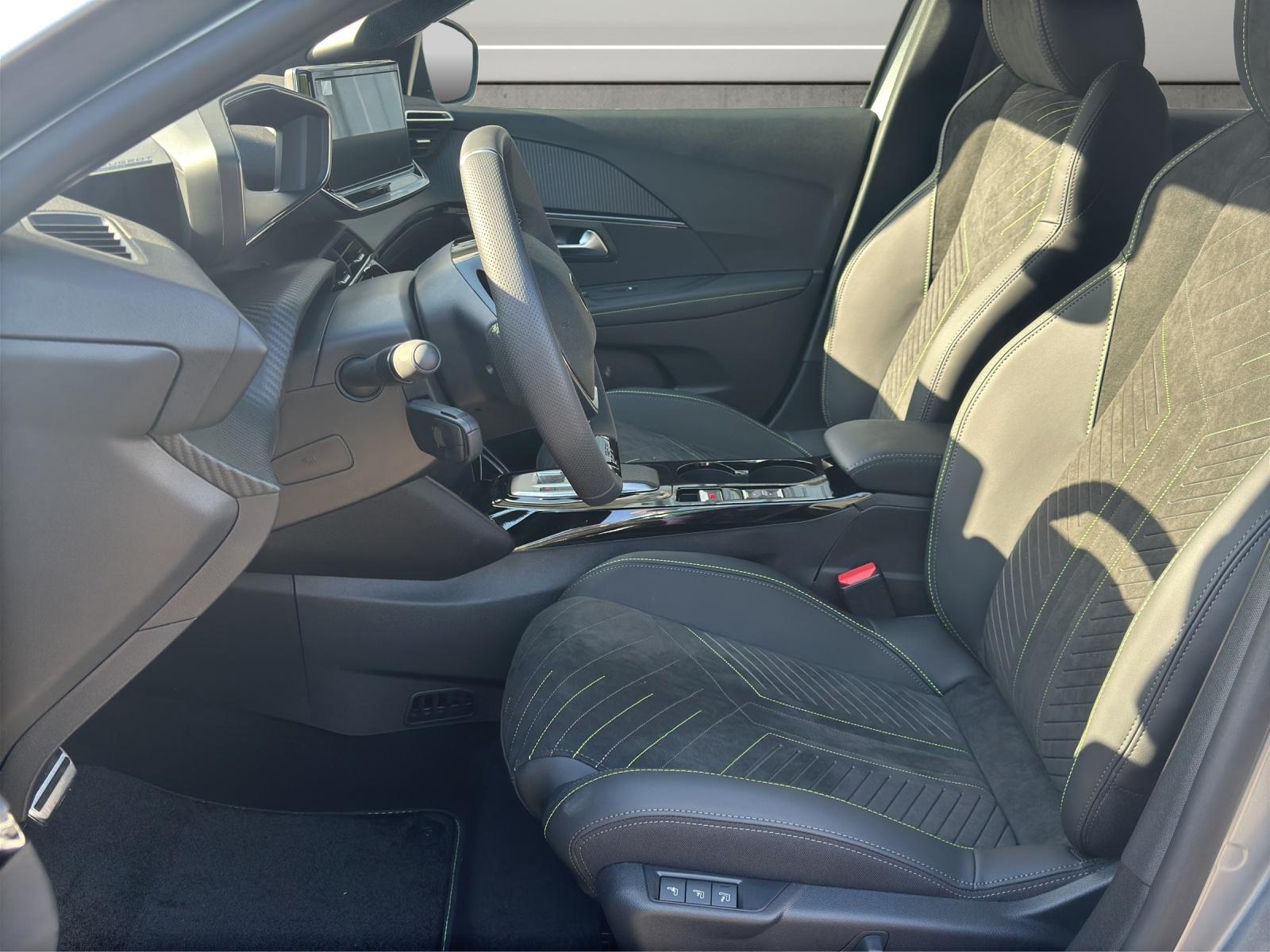 PEUGEOT 208 1.2 Hybrid 145 GT Exclusive-image-8