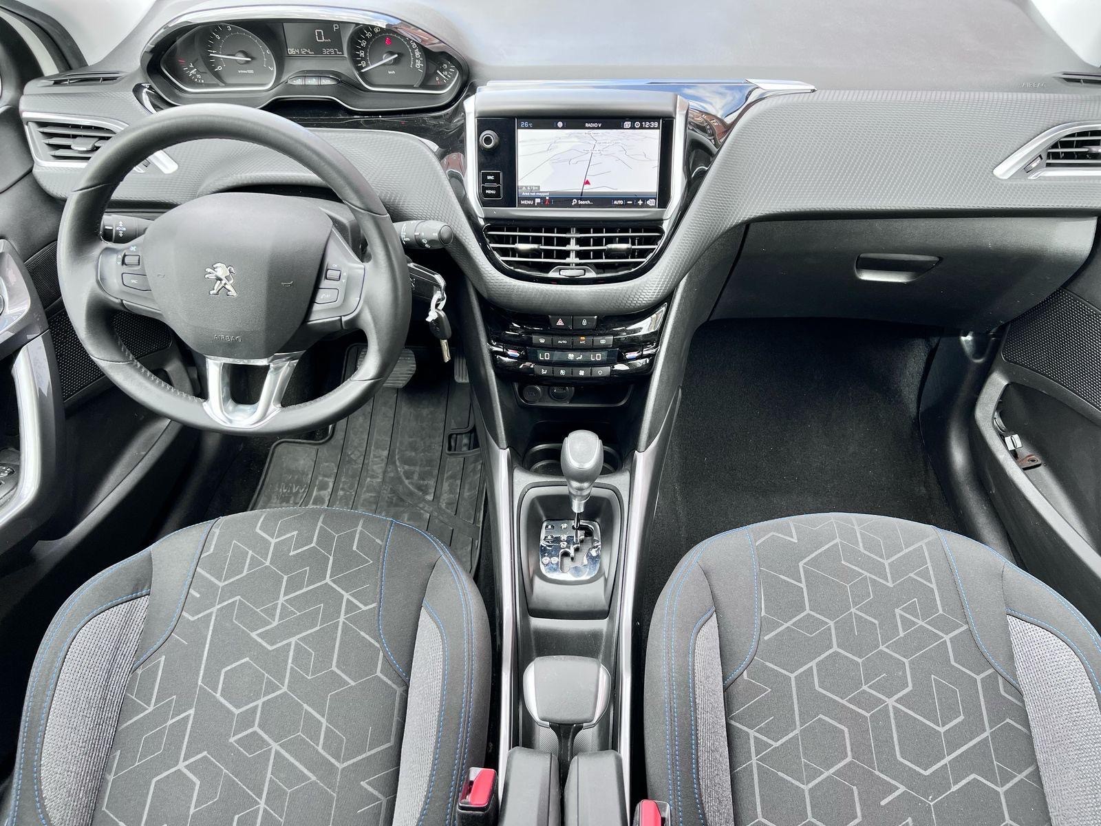 PEUGEOT 2008 1.2 PureTech Signture EAT6-image-4